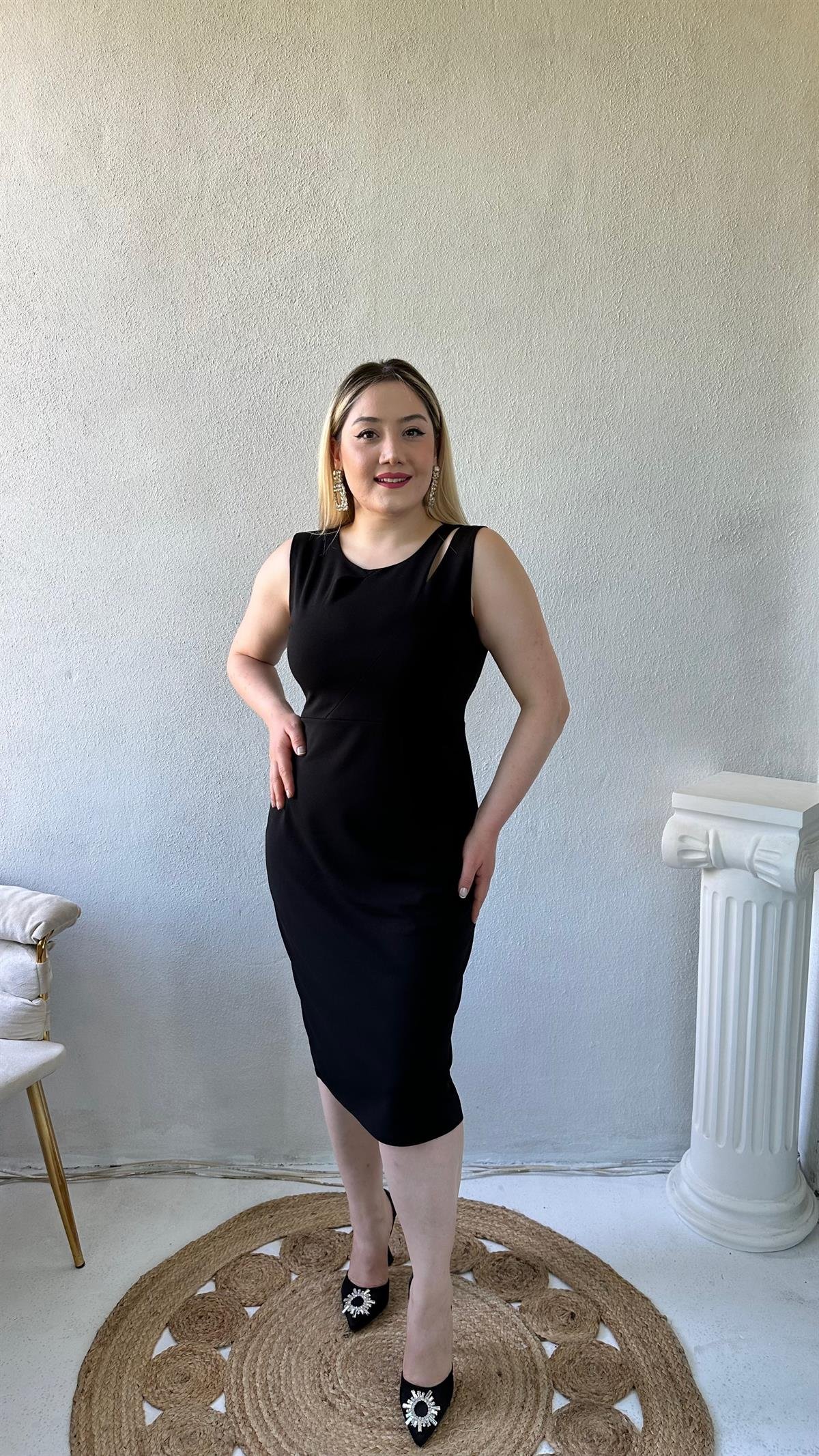 Yaka Pencere Detaylı Midi Elbise Siyah