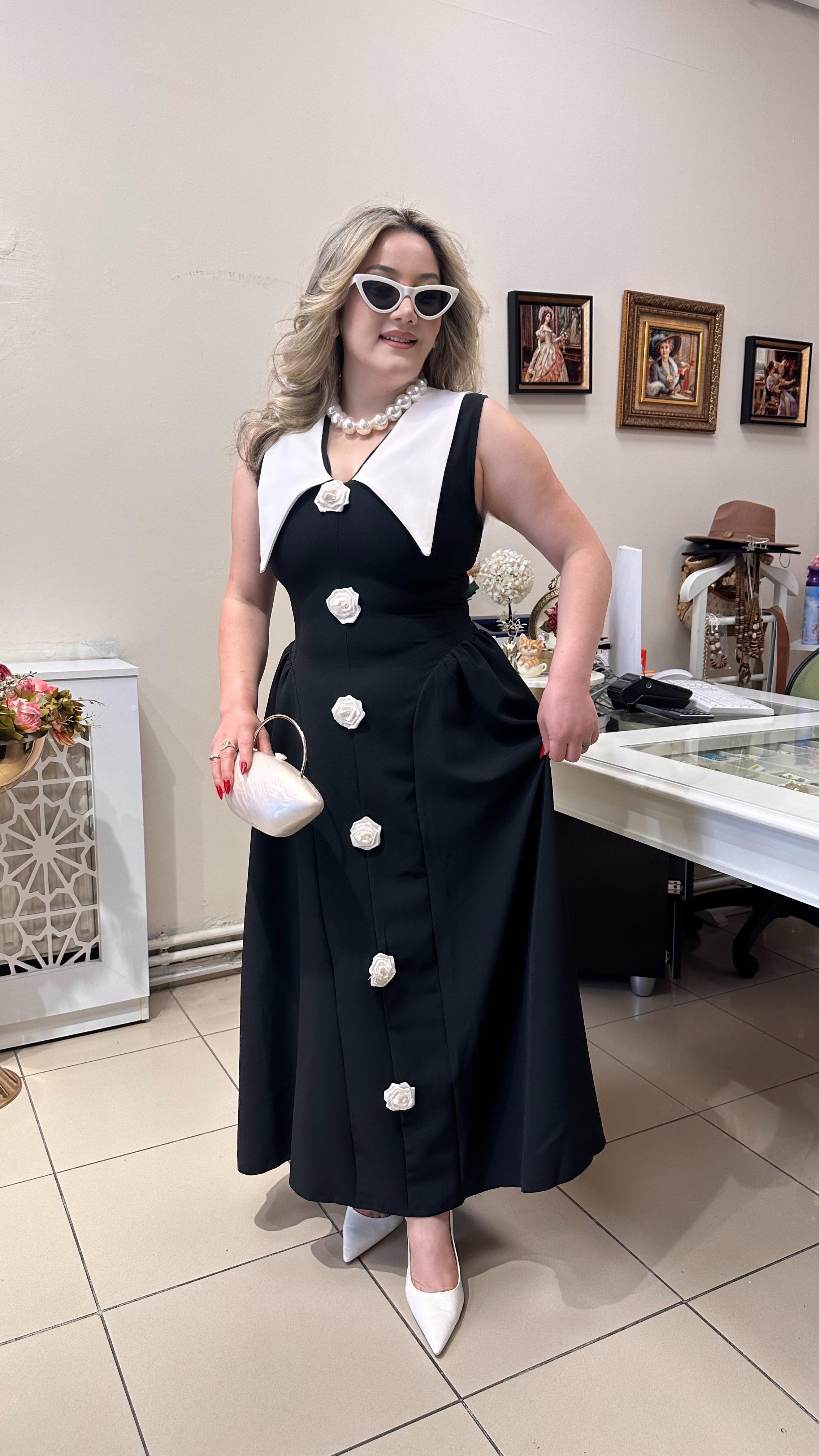 YAKALI GÜL DETAYLI ELBİSE