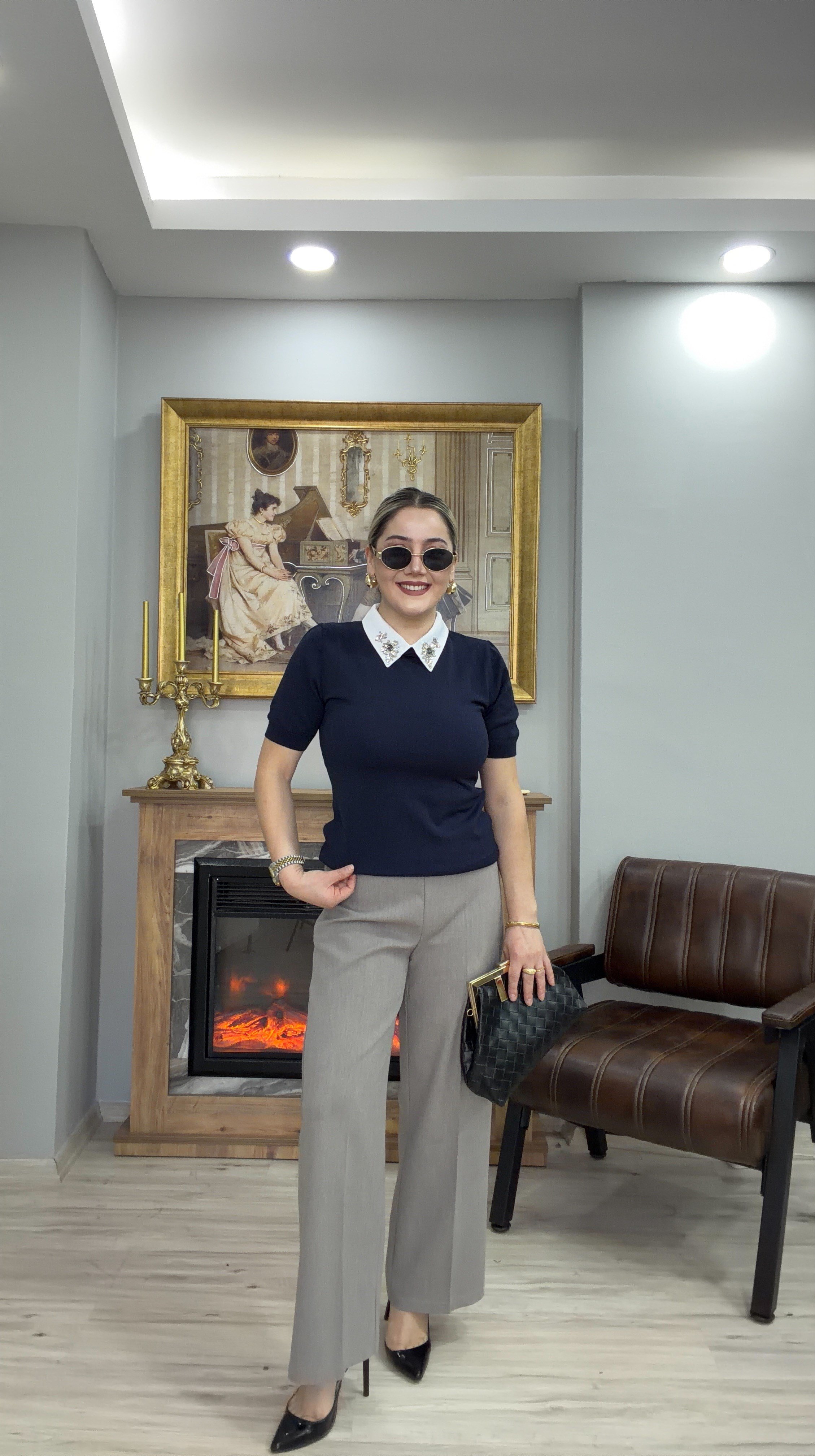 YAKASI TAŞ DETAYLI KISA TRİKO LACİVERT