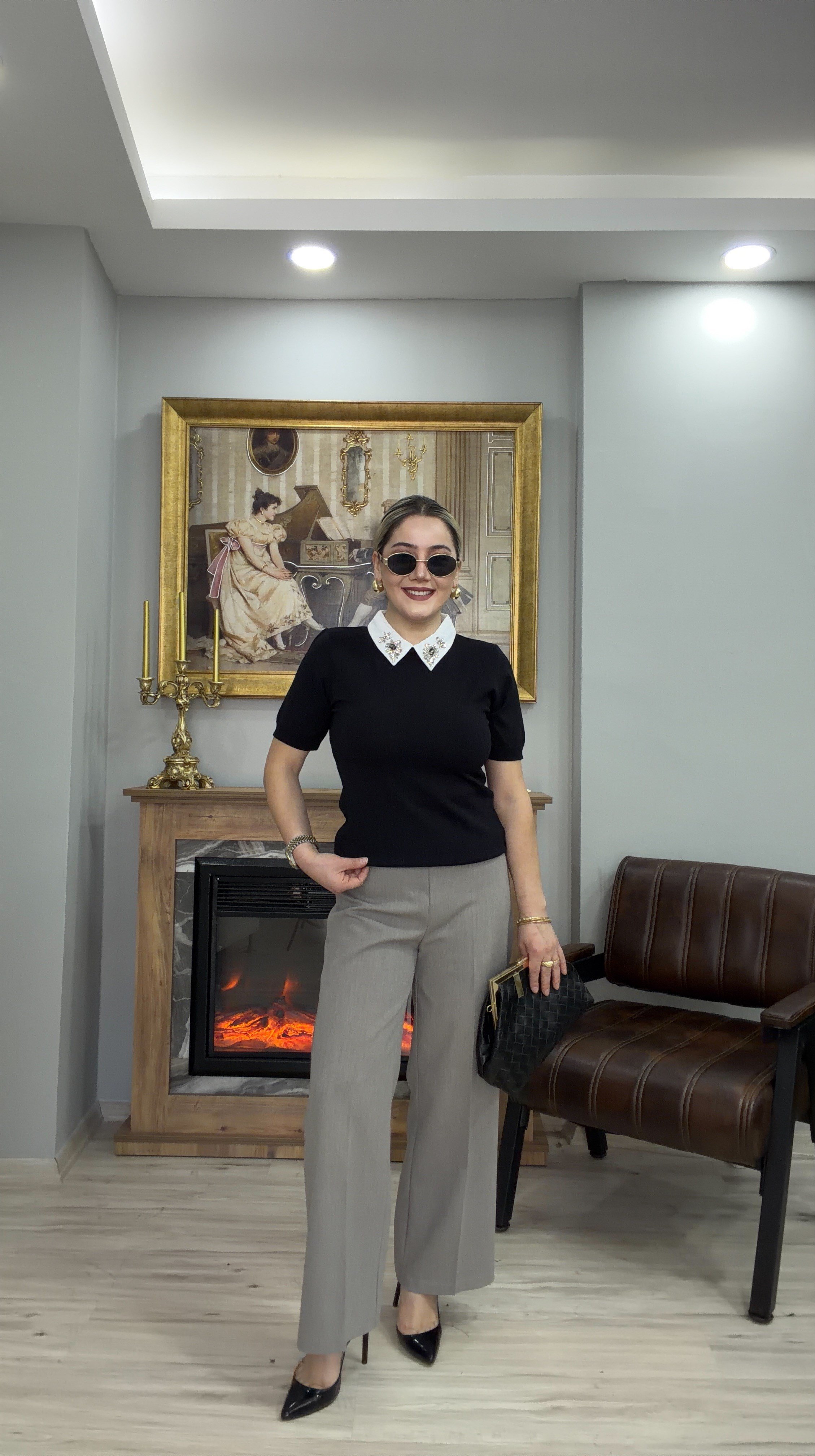 YAKASI TAŞ DETAYLI KISA TRİKO SİYAH