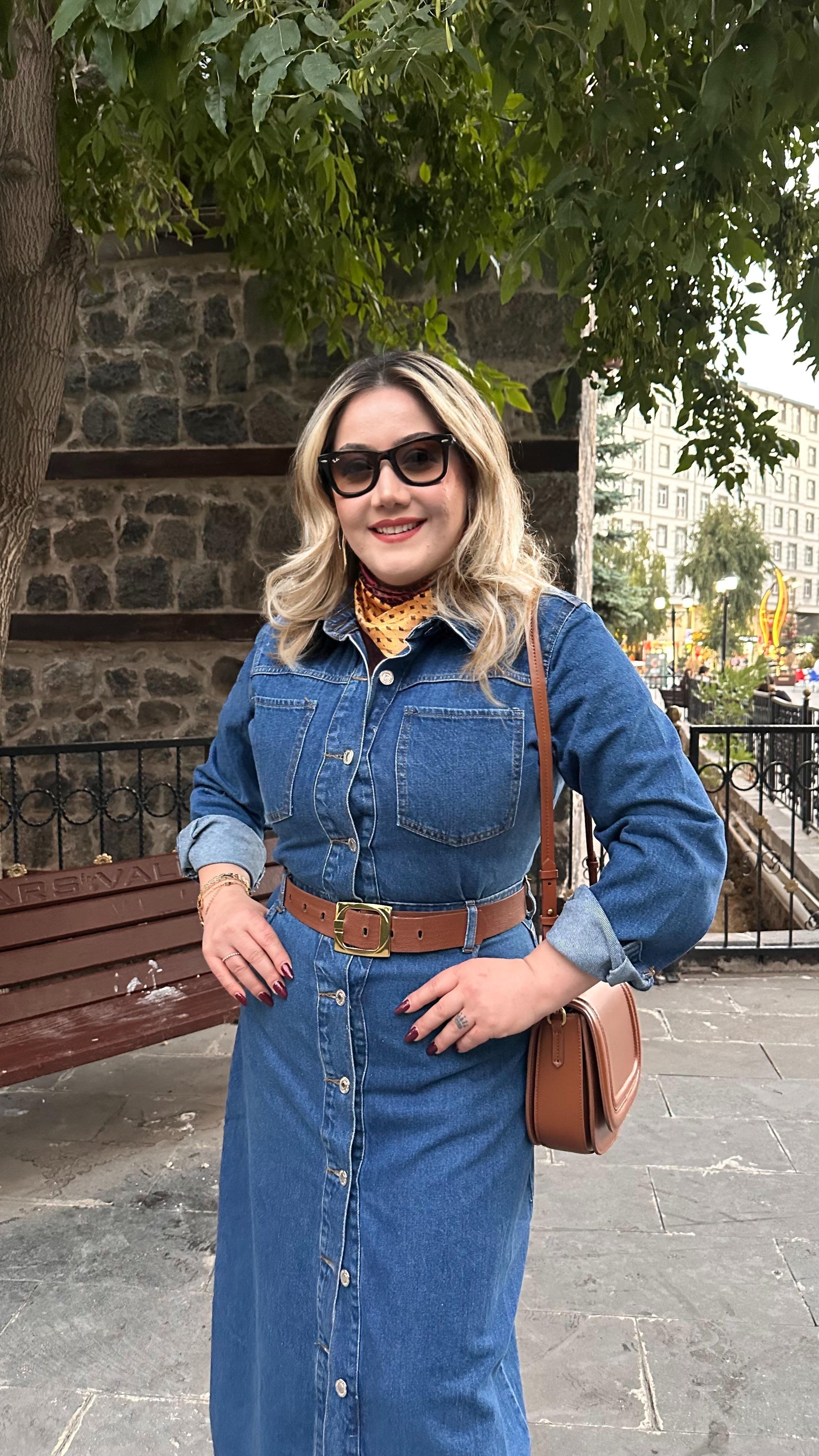 YANDAN CEP DETAYLI DÜĞMELİ JEAN ELBİSE