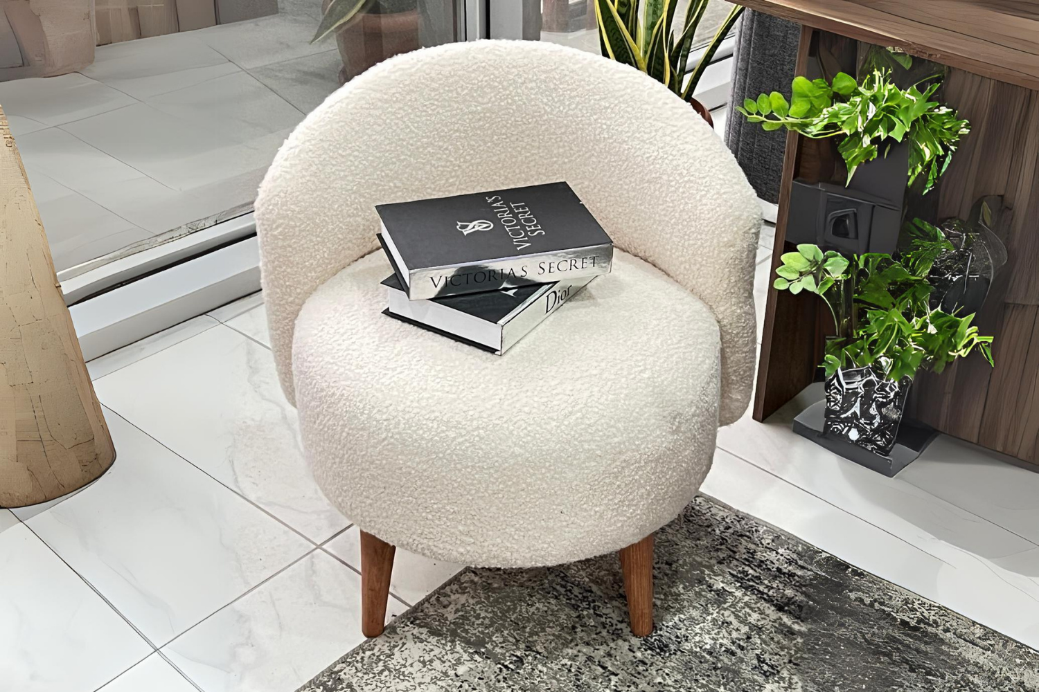 Bukle Ahşap Ayaklı Berjer Beyaz