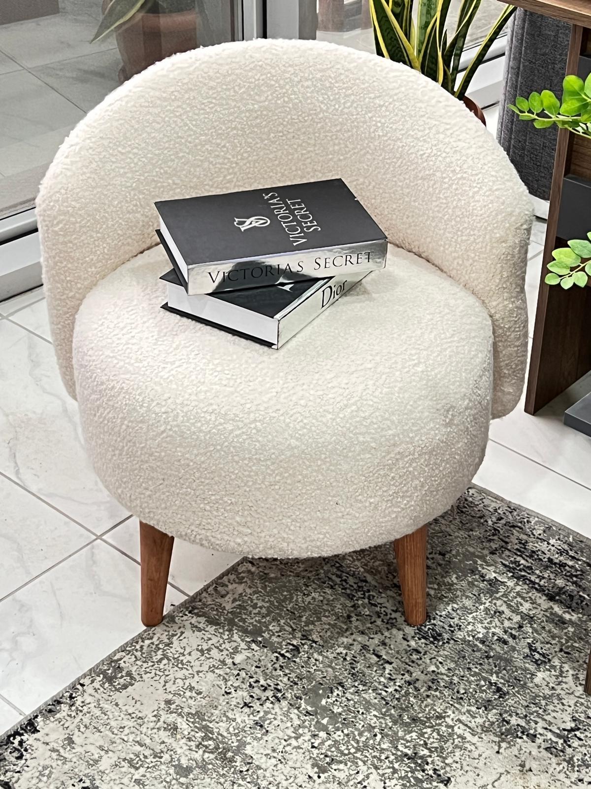 Bukle Ahşap Ayaklı Berjer Beyaz