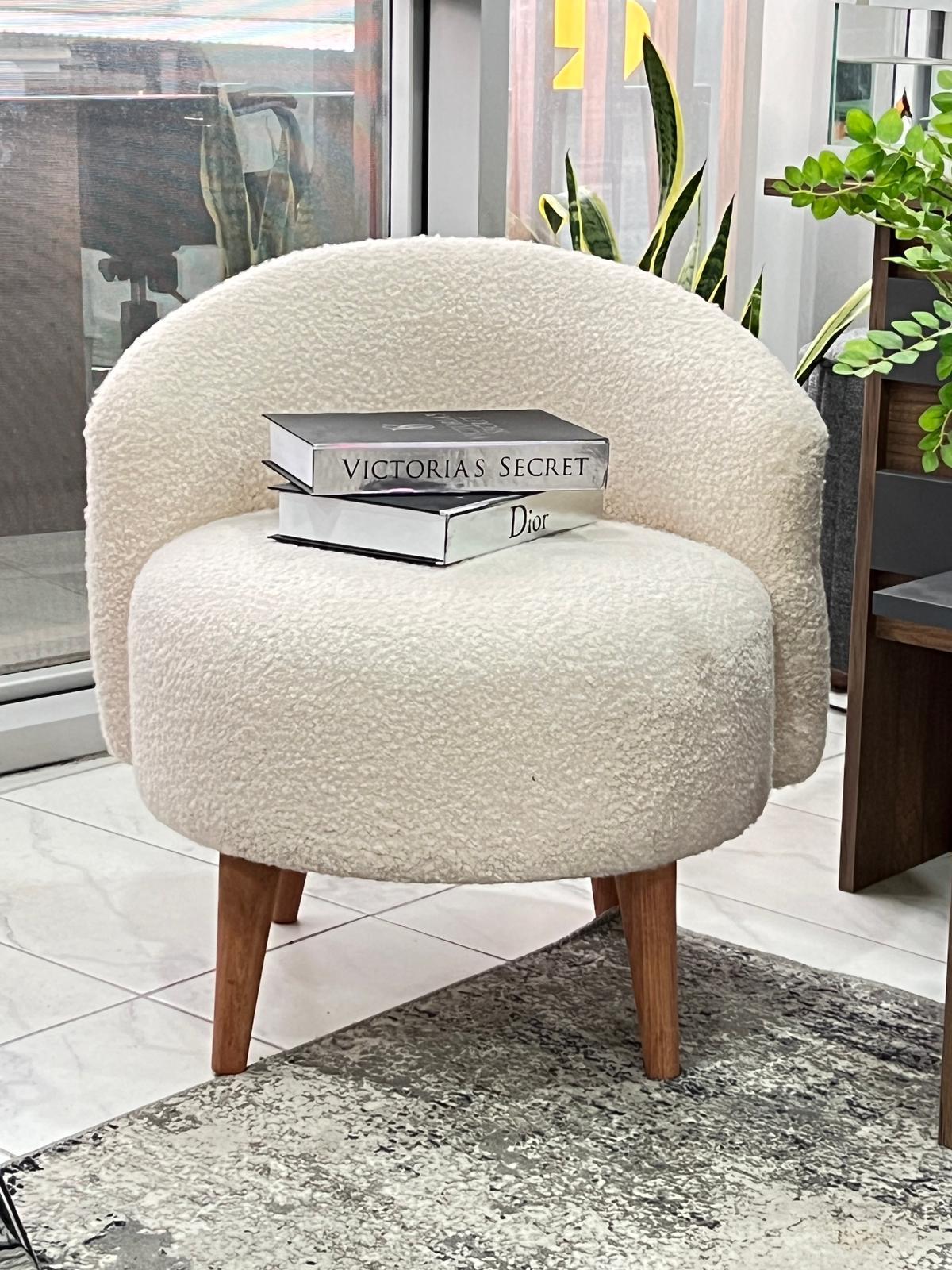 Bukle Ahşap Ayaklı Berjer Beyaz