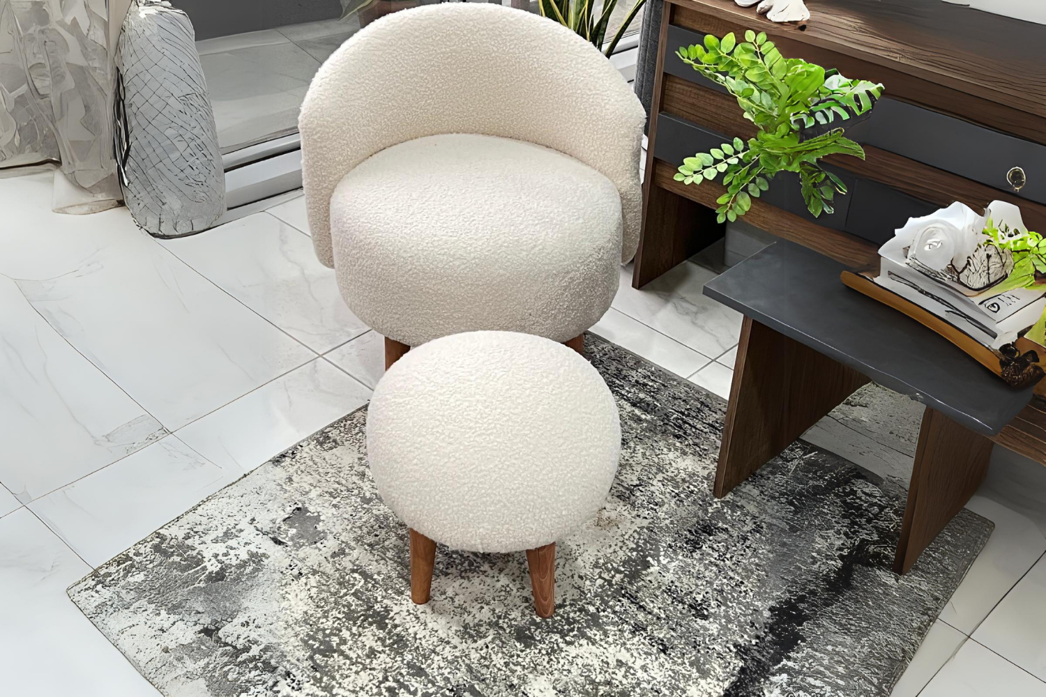 Bukle Ahşap Ayaklı Berjer ve Puf Beyaz