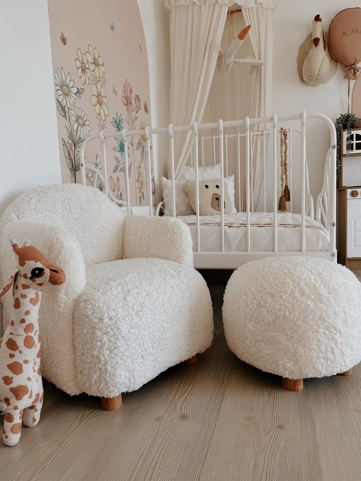 Teddy Ahşap Ayaklı Çocuk Koltuk ve Puf Beyaz 
