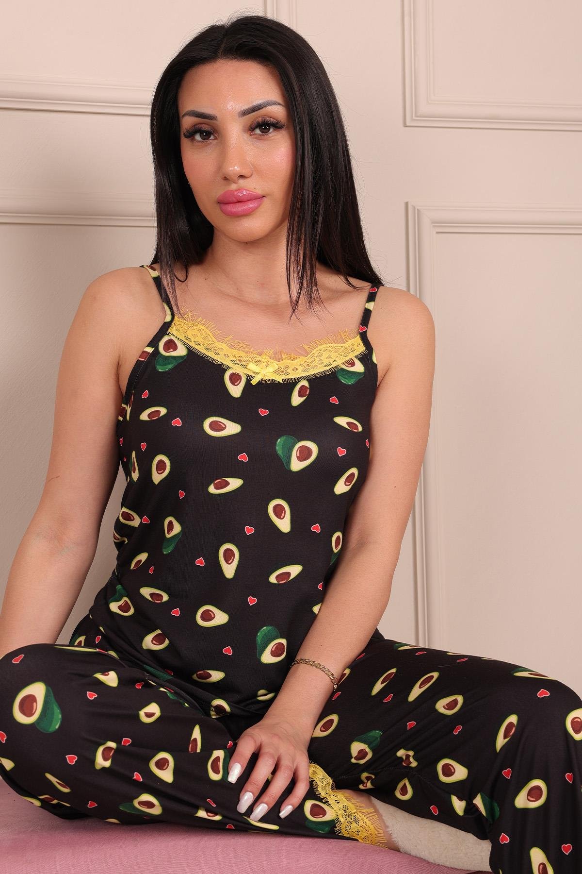 Kadın Avokado Desenli İp Askılı Altı Uzun Milan Pijama Takımı