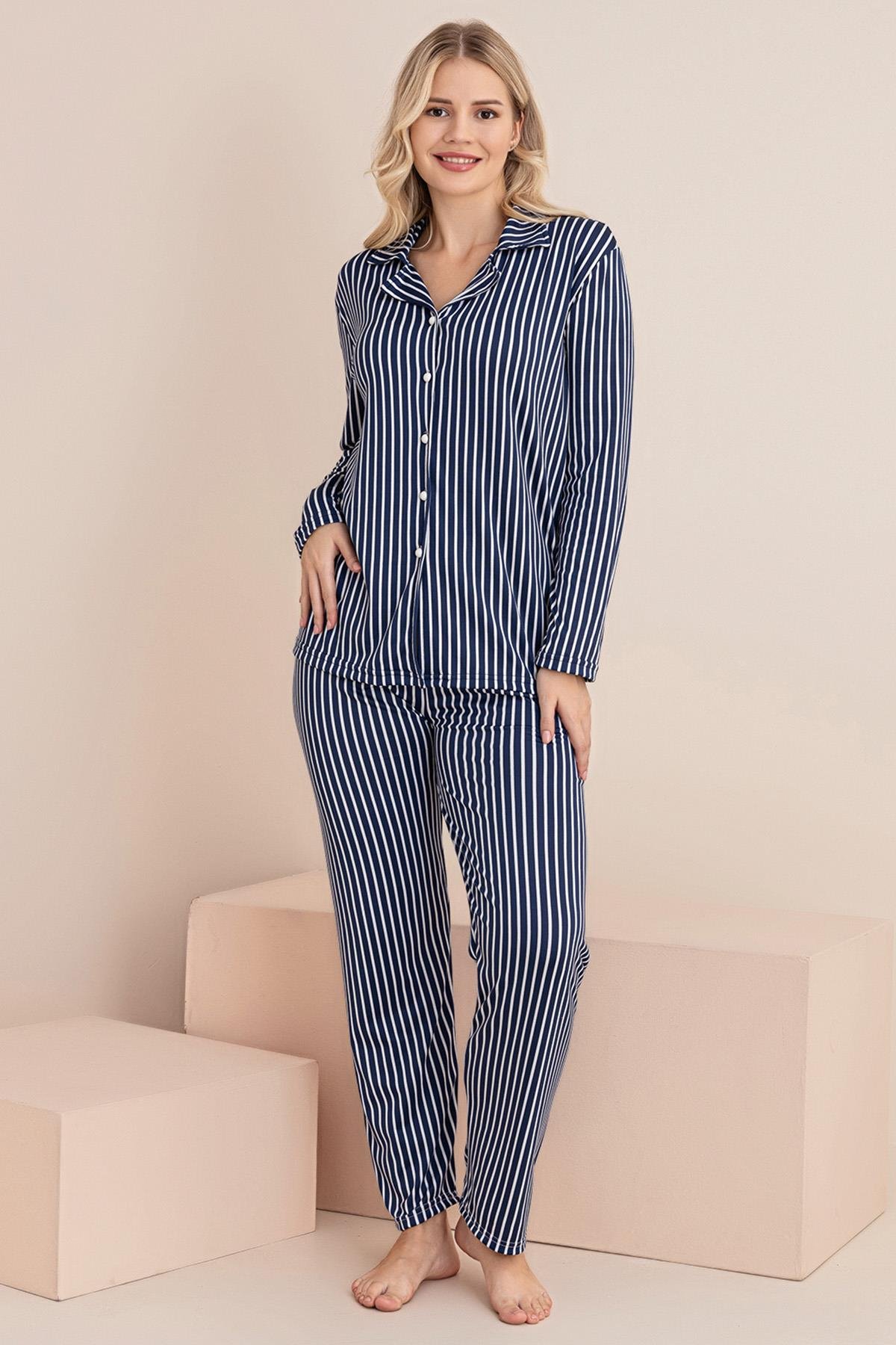 Kadın Dikey Çizgi Desenli Önü Düğmeli Uzun Kol Altı Uzun Milan Kumaş Pijama Takımı