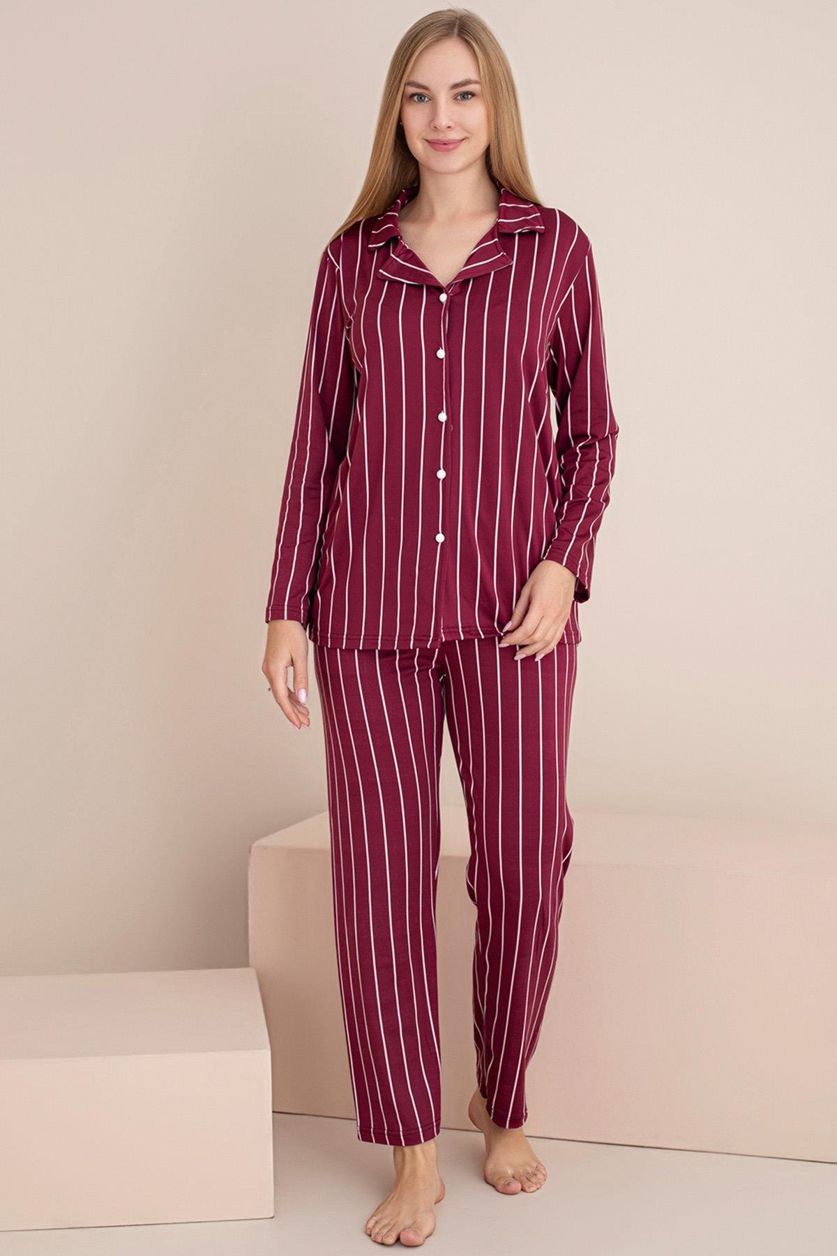 Kadın Dikey Çizgi Desenli Önü Düğmeli Uzun Kol Altı Uzun Milan Kumaş Pijama Takımı