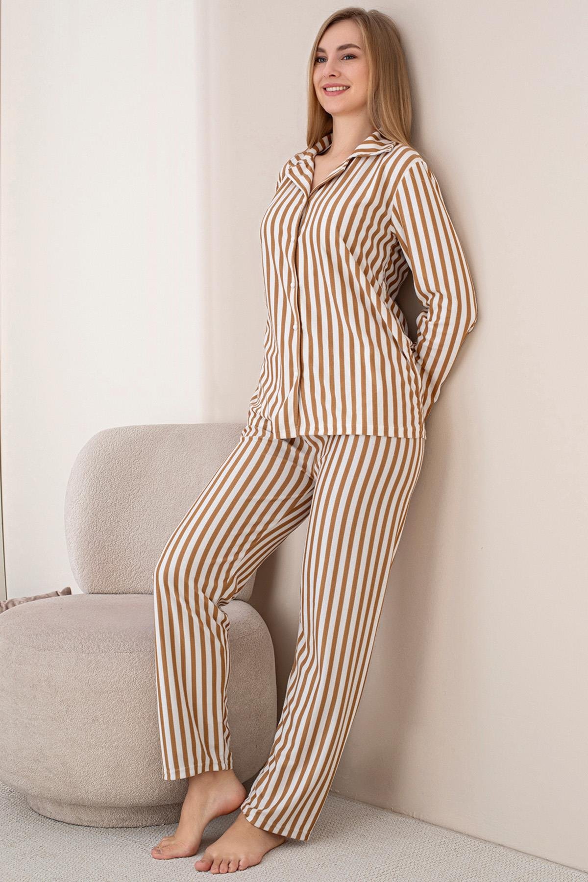 Kadın Dikey Çizgi Desenli Önü Düğmeli Uzun Kol Altı Uzun Süet Pijama Takımı