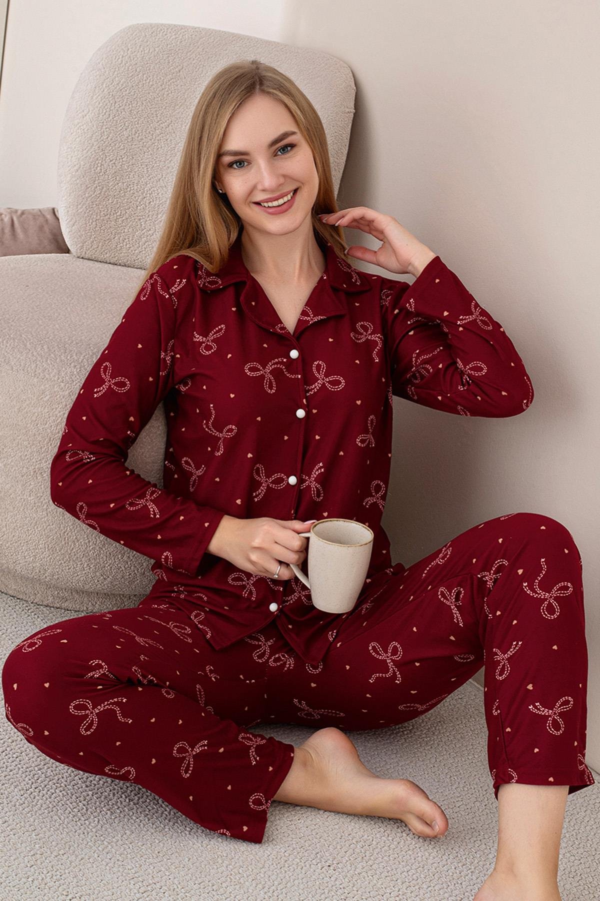 Kadın Fiyonk ve Kalp Desenli Önü Düğmeli Uzun Kol Altı Uzun Süet Pijama Takımı