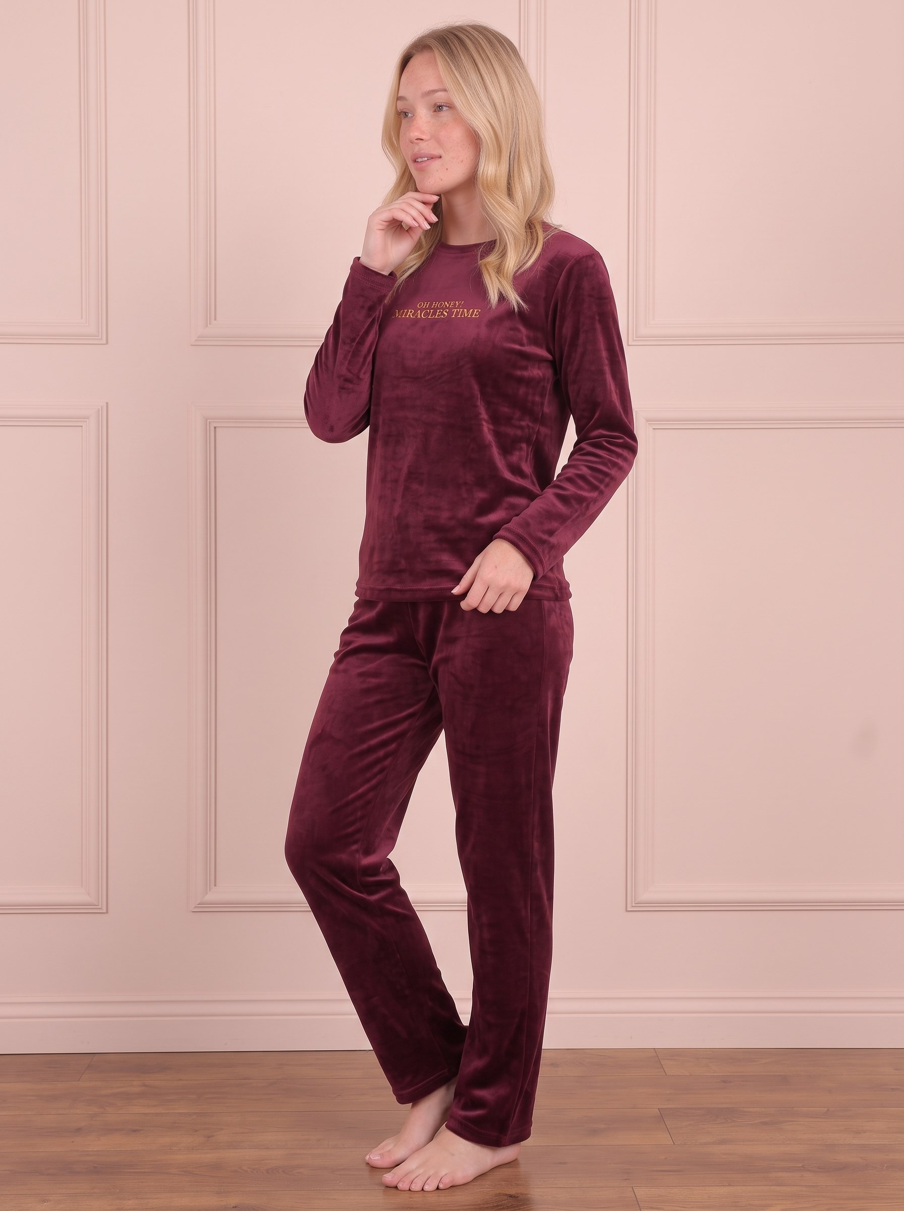Kadın Sloganlı Uzun Kollu  Kadife Pijama Takımı