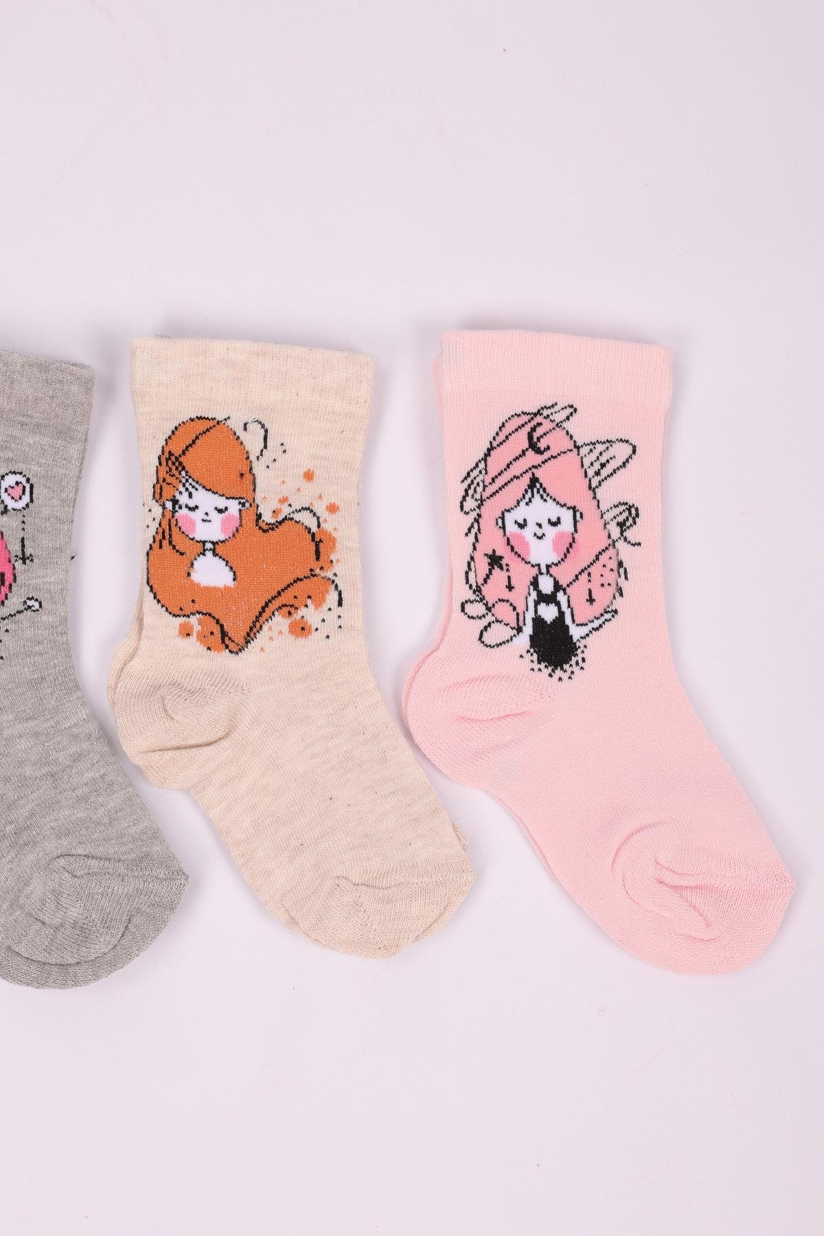 مجموعة شخصيات مكونة من 4 جوارب للفتيات ASORTI