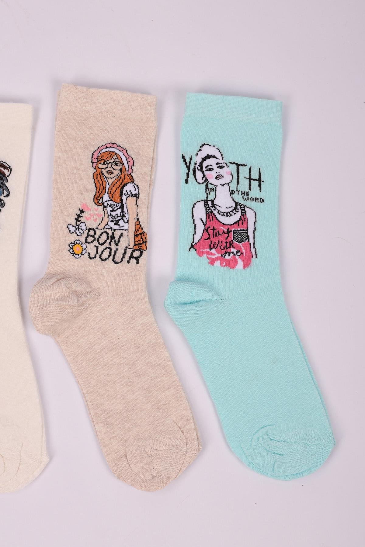 مجموعة شخصيات مكونة من 4 جوارب للفتيات ASORTI