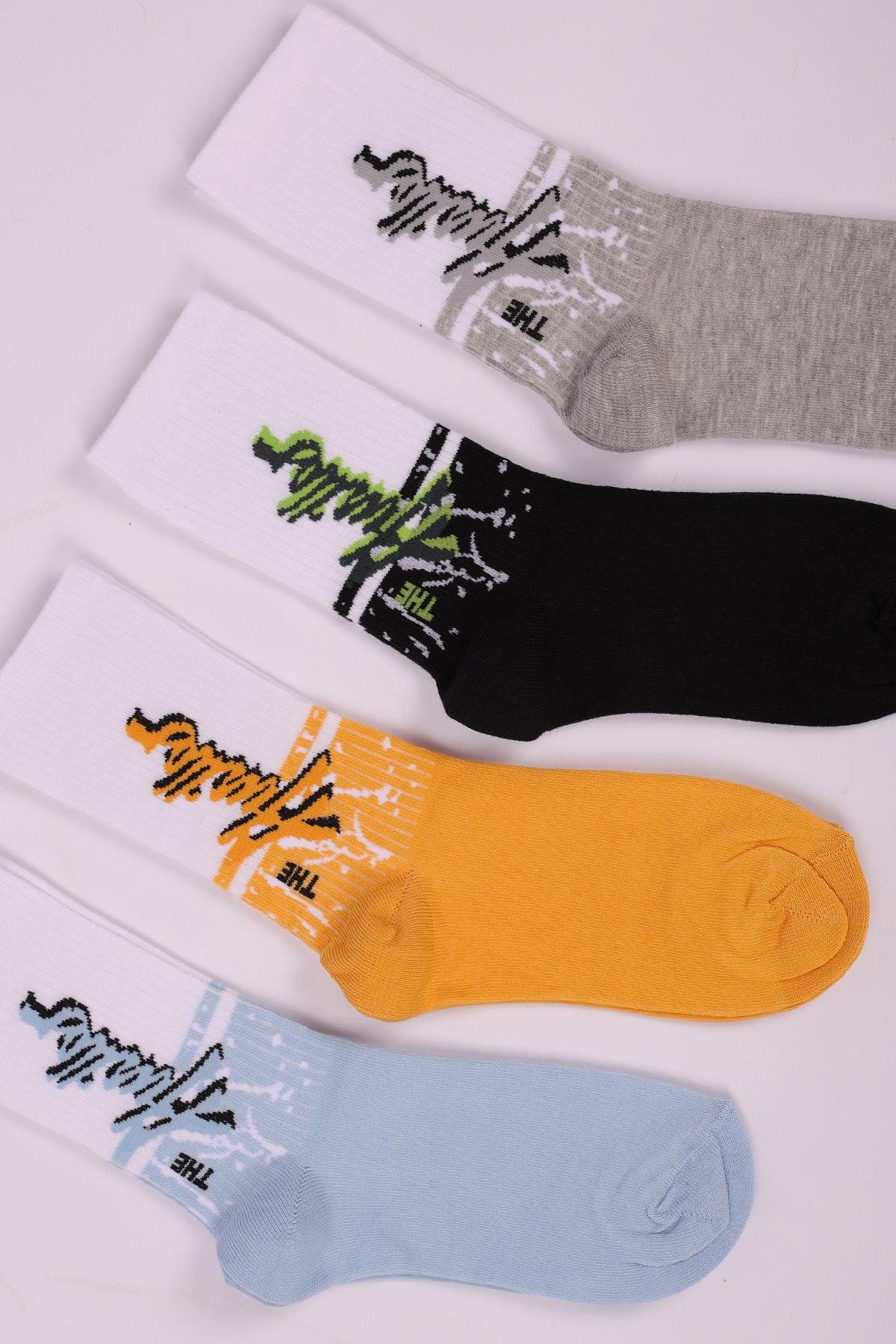 مجموعة من 4 جوارب للأولاد بشعار ASORTI