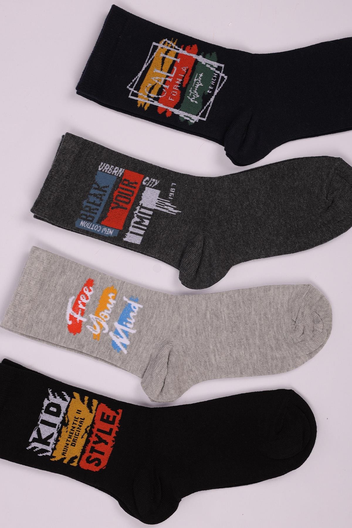 مجموعة من 4 جوارب للأولاد مع نص شعار ASORTI