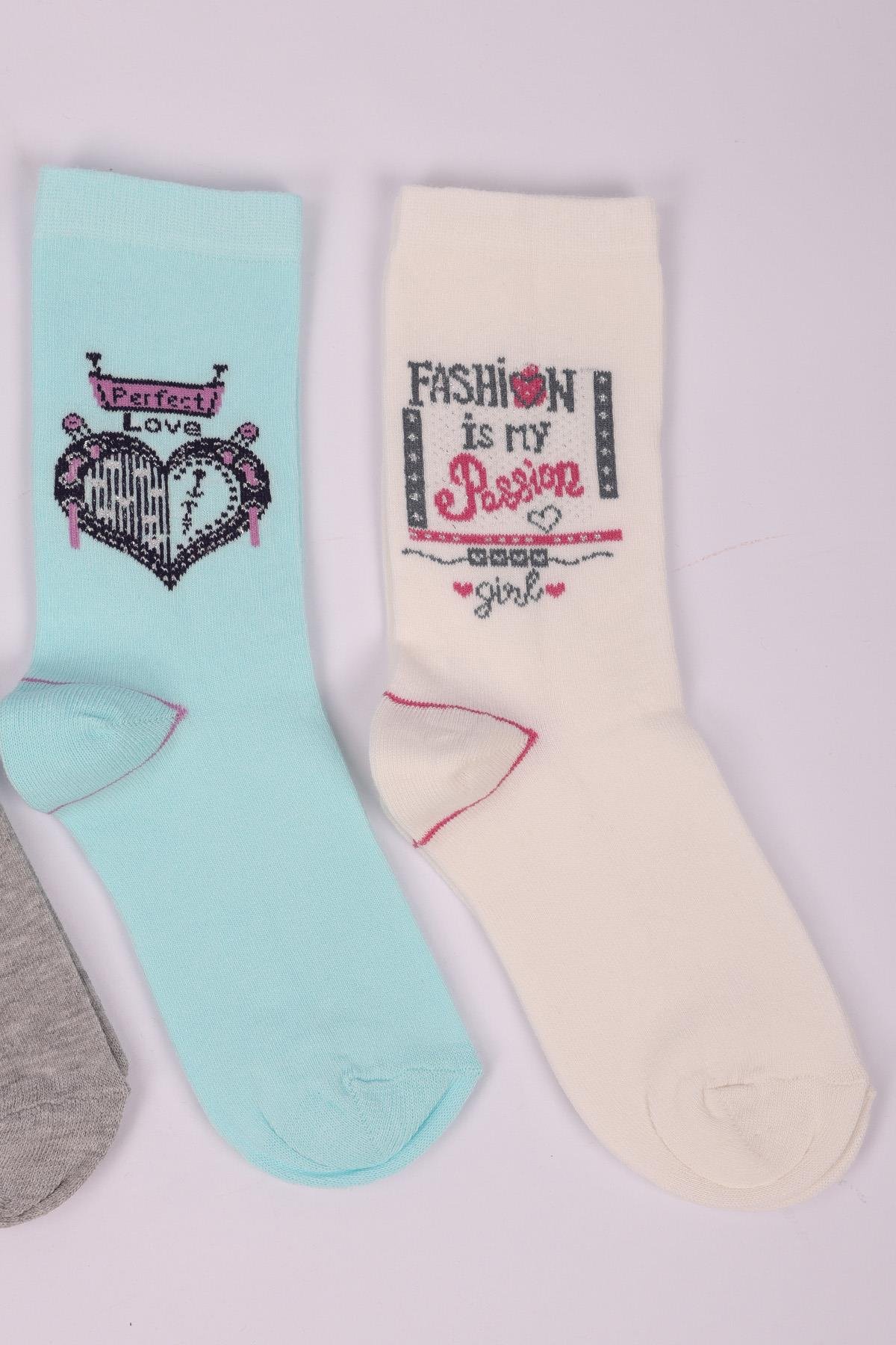 مجموعة من 4 جوارب بناتي مع نص شعار ASORTI