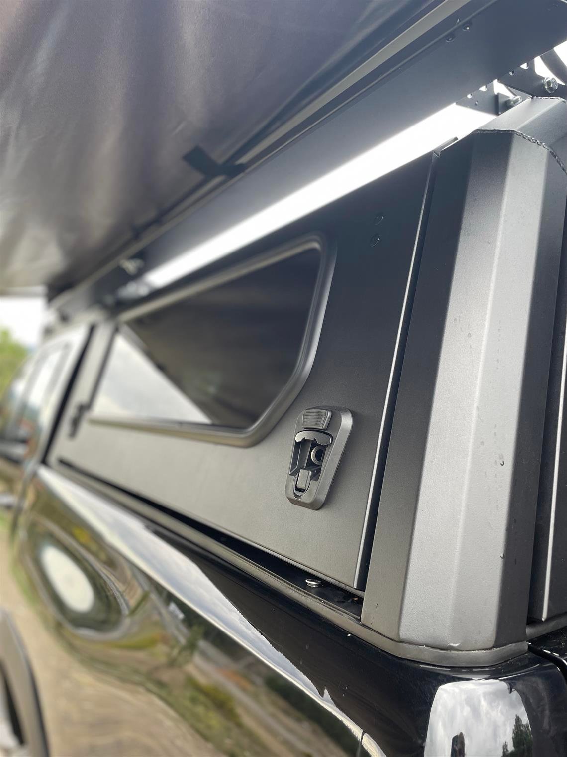 PİCKUP UYUMLU CAMLI CANOPY 