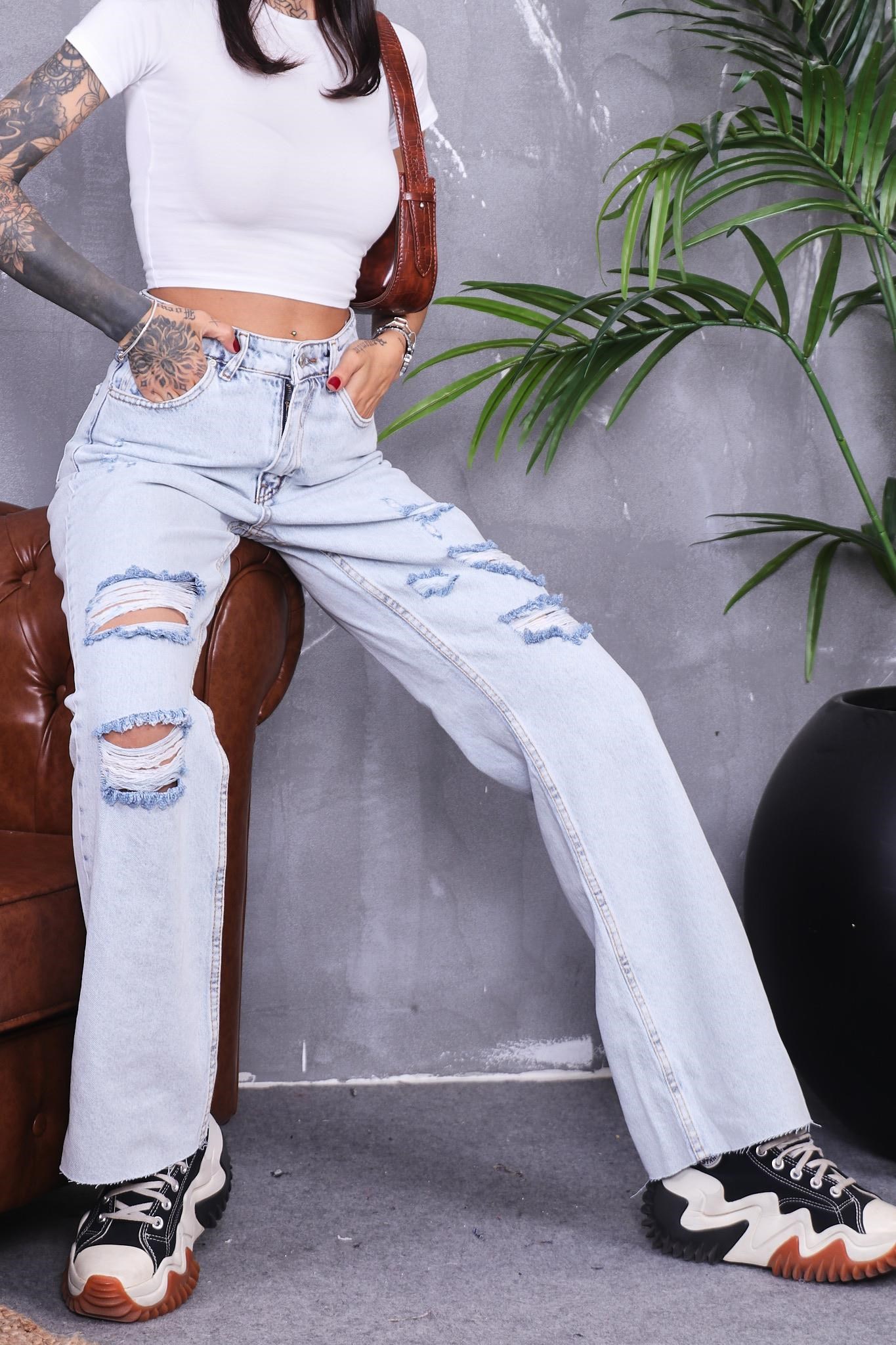 Bol Paça Kesik Detaylı Jean Pantolon