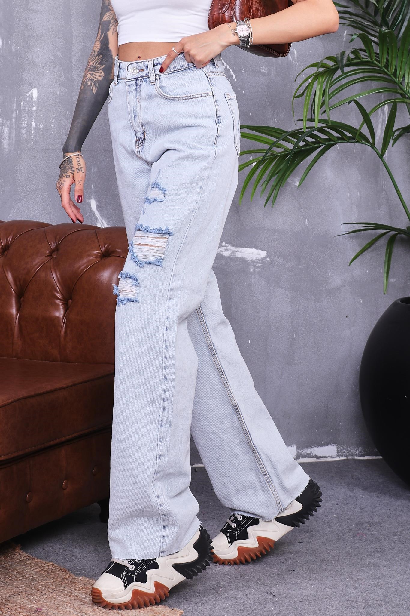 Bol Paça Kesik Detaylı Jean Pantolon