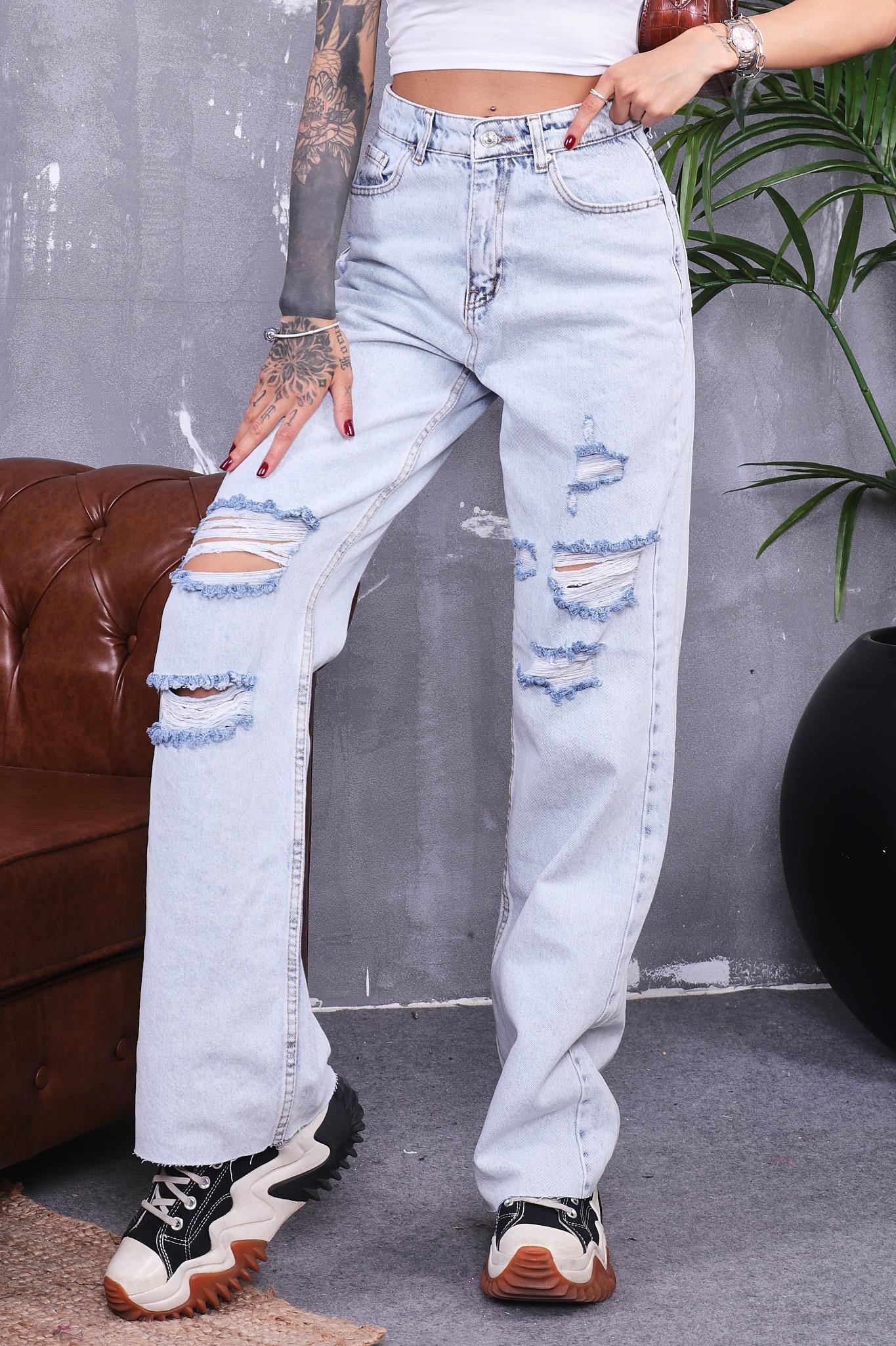 Bol Paça Kesik Detaylı Jean Pantolon