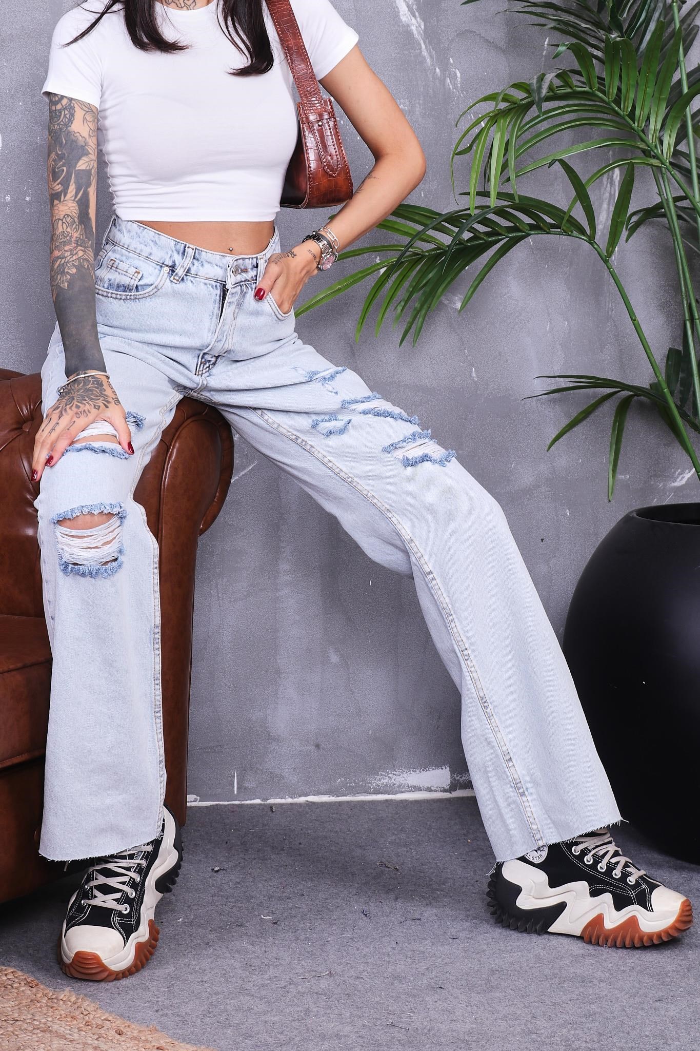 Bol Paça Kesik Detaylı Jean Pantolon