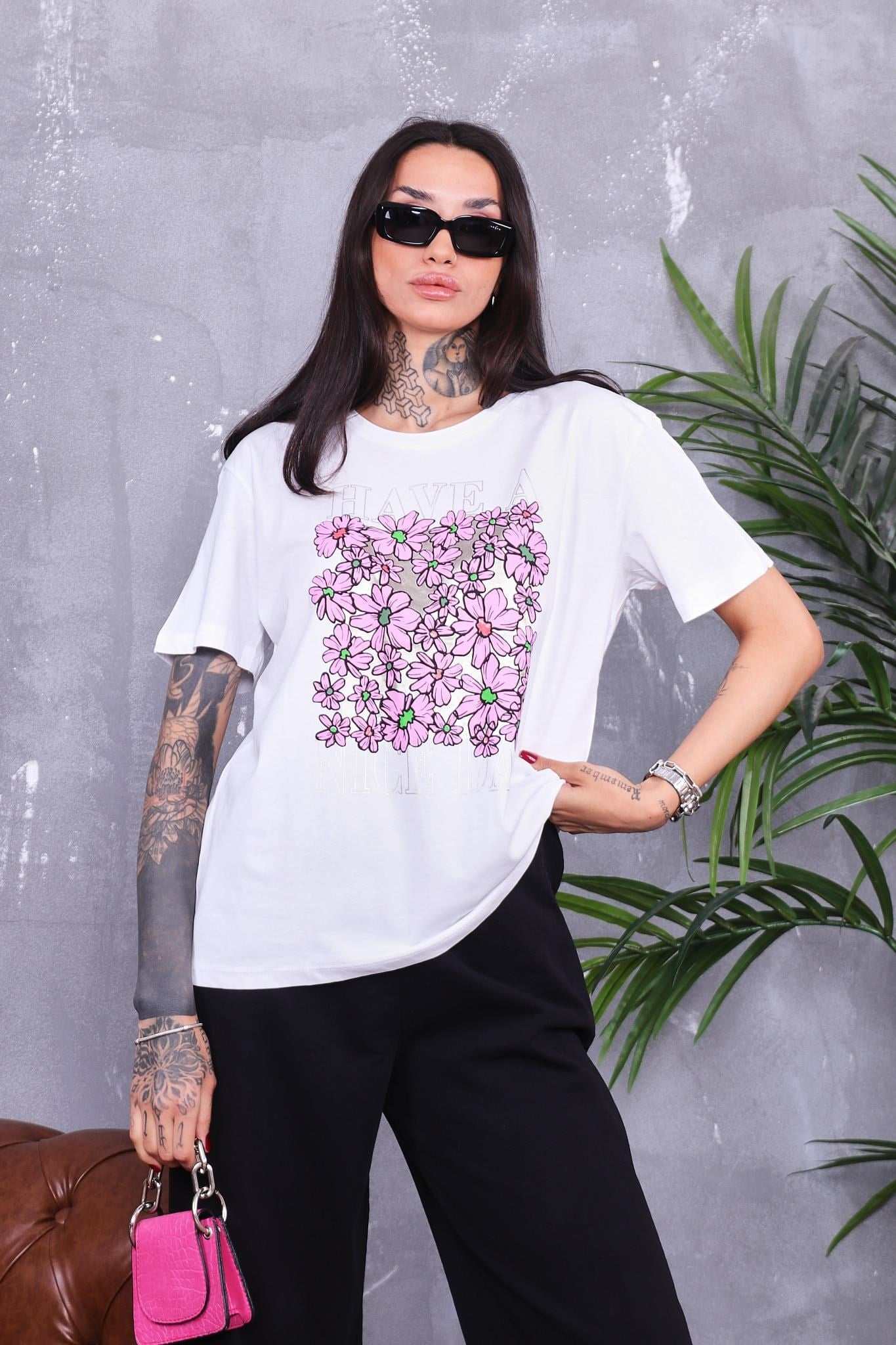 Çiçek Baskılı Parlak Tshirt