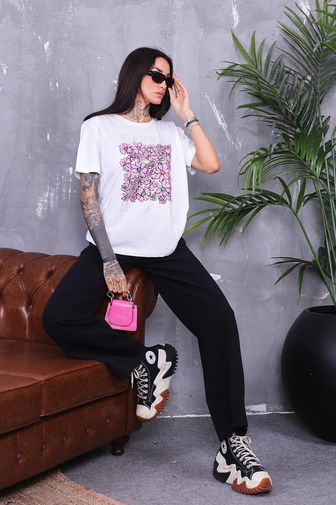 Çiçek Baskılı Parlak Tshirt
