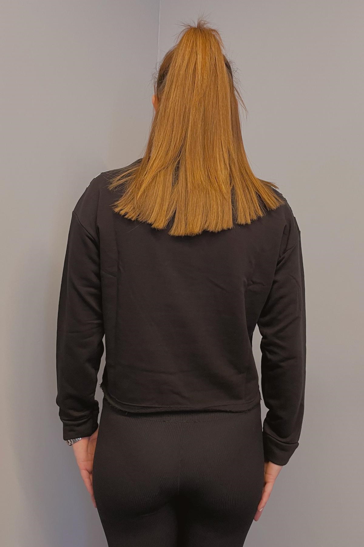 Kadın Çapraz Aksesuarlı Bisiklet Yaka Altı Yırtık Görünümlü Sweatshirt Siyah