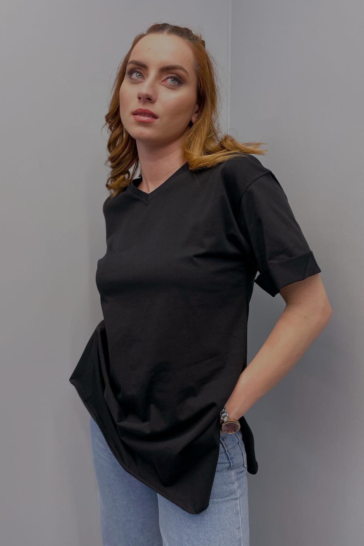 Kadın V Yaka Yırtmaçlı Basic T-Shirt Siyah
