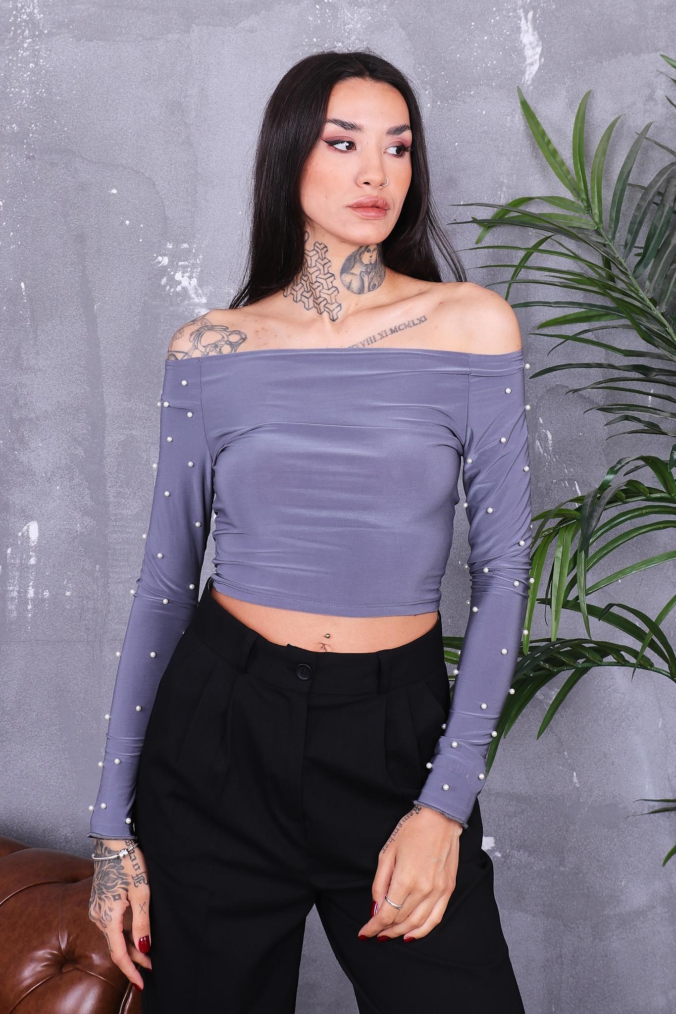 Kayık Yaka İnci Detaylı Bluz