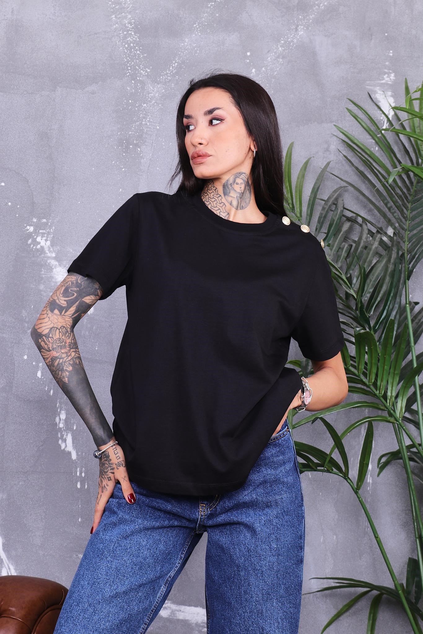 Omuzu Düğme Detaylı Pamuklu Basıc T-shirt