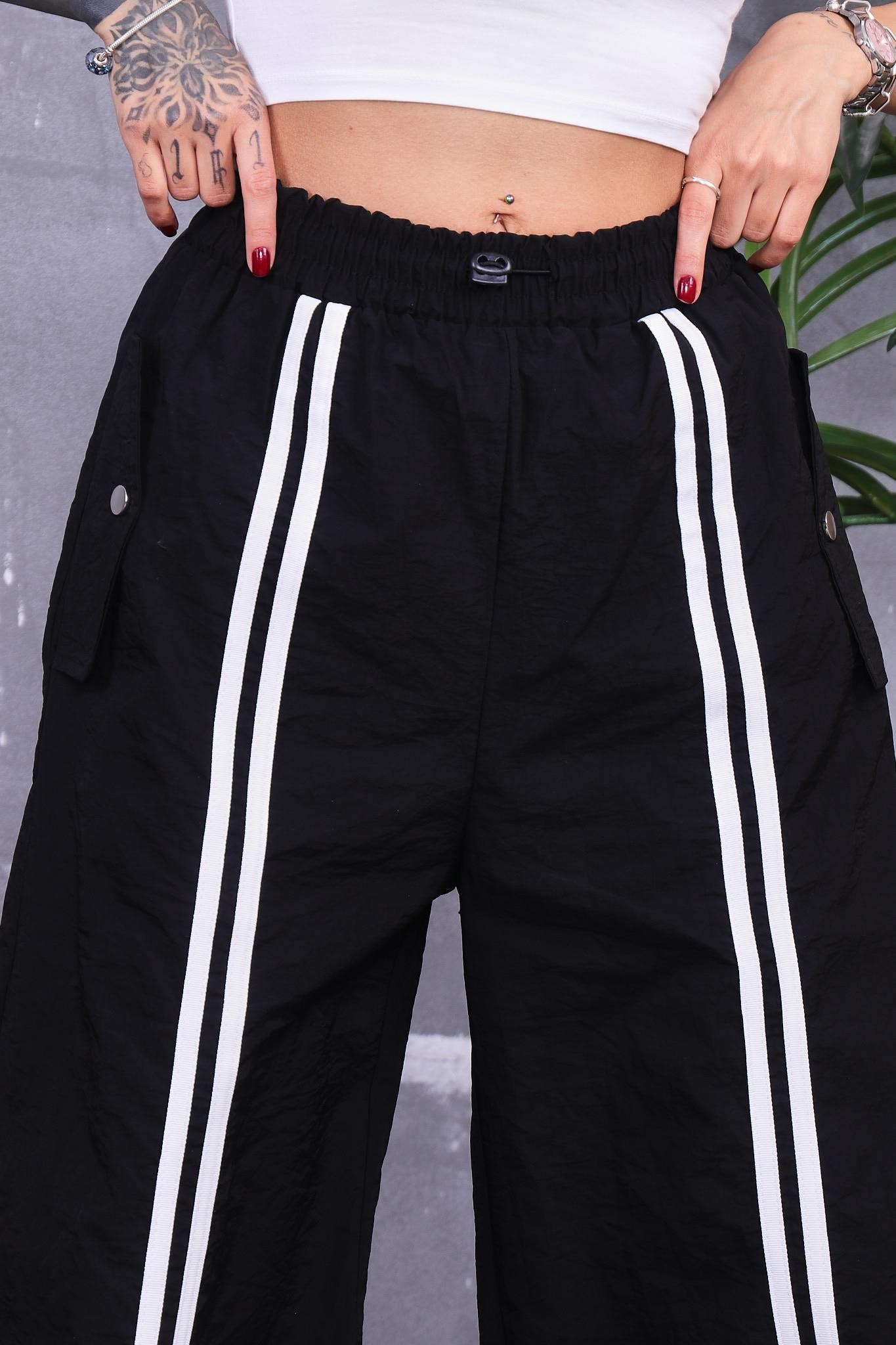 Önü Şerit Detaylı Paraşüt Kumaş Pantolon