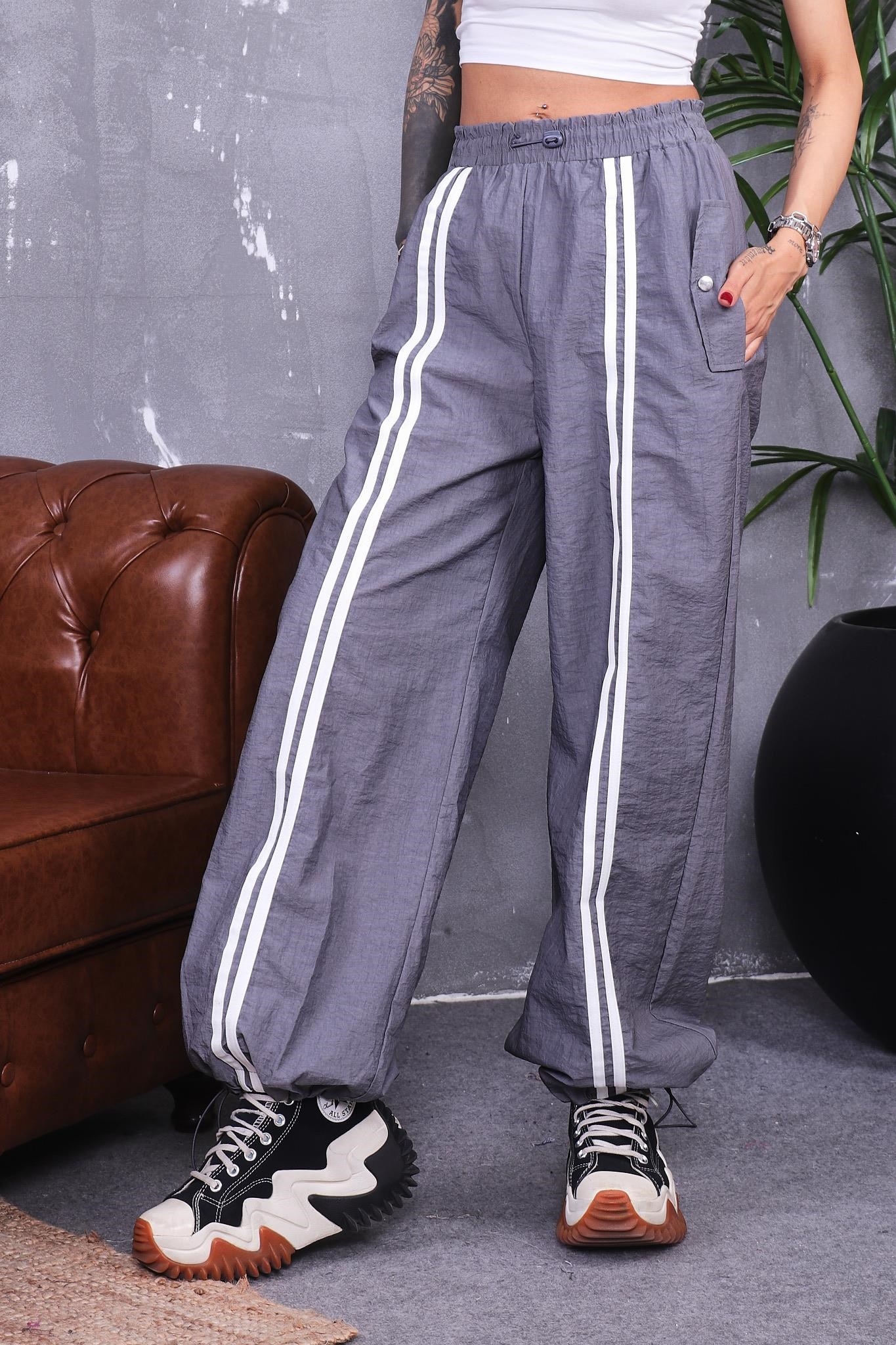 Önü Şerit Detaylı Paraşüt Kumaş Pantolon