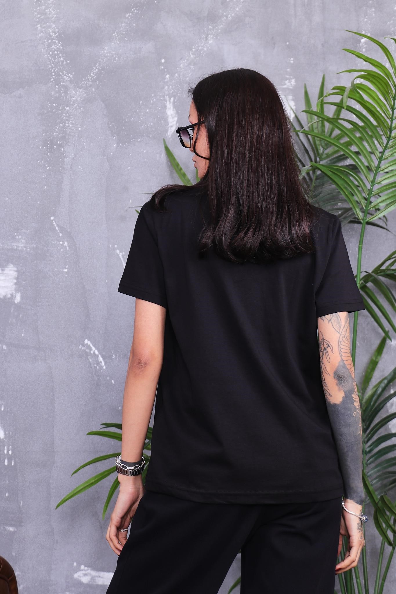 Yakası Taş Çakımlı Pamuklu Basıc T-shirt