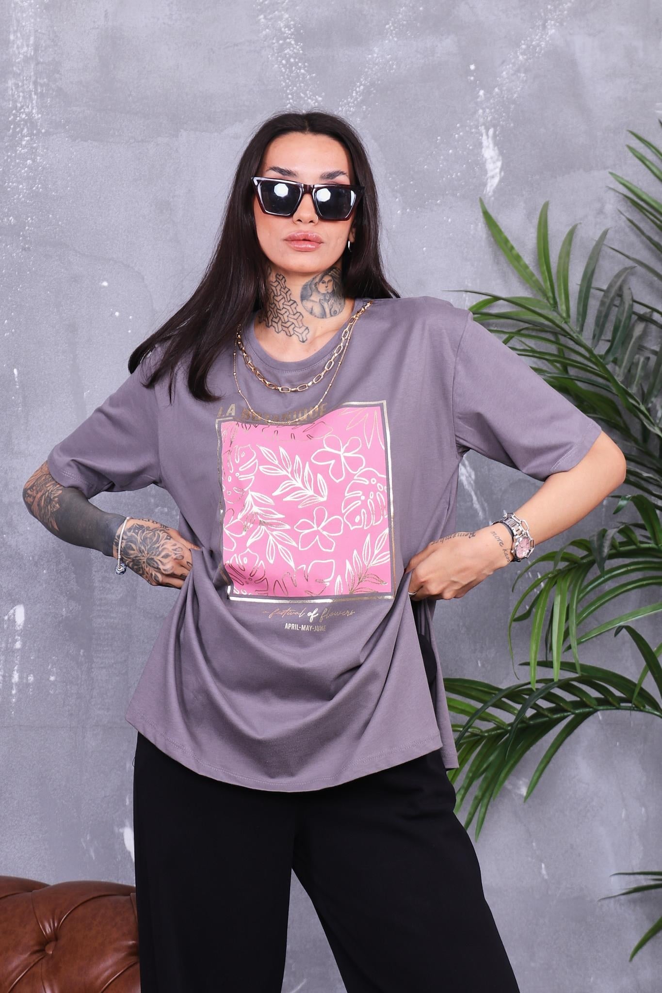 Zincir Detaylı Yanları Yırtmaçlı Oversize Tshirt