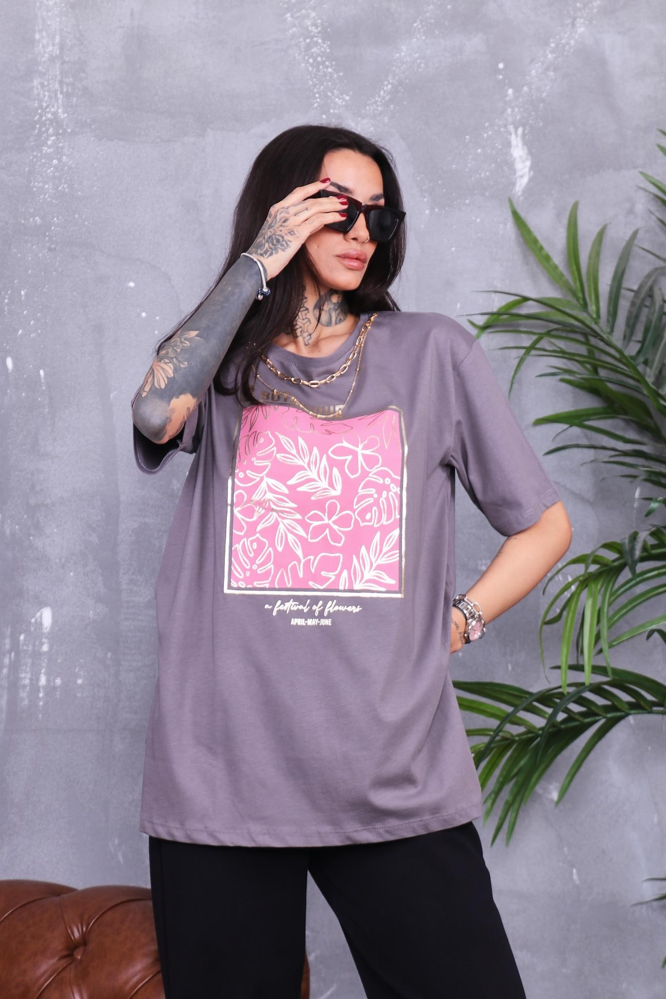 Zincir Detaylı Yanları Yırtmaçlı Oversize Tshirt