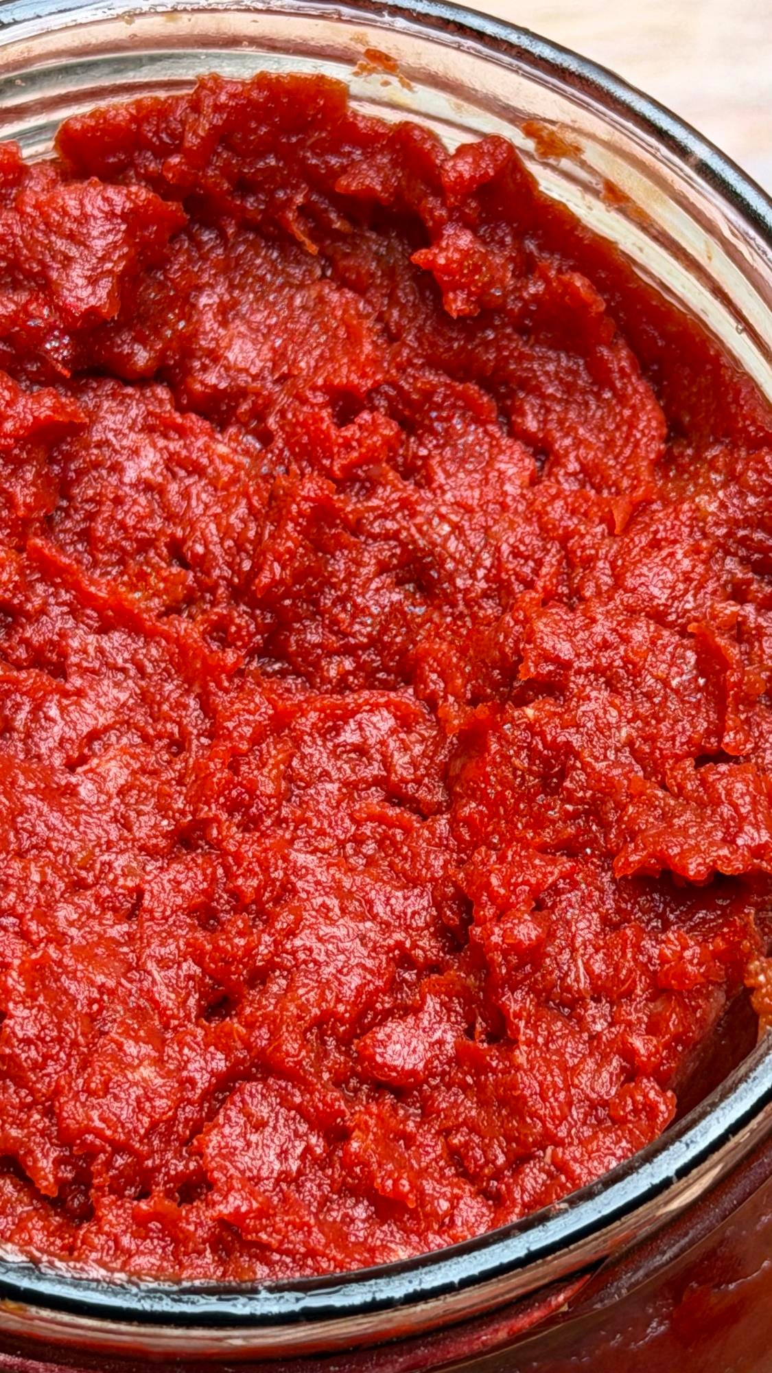 Birgi Köy Evi Cam Kavanozda 1 KG Biber Salçası