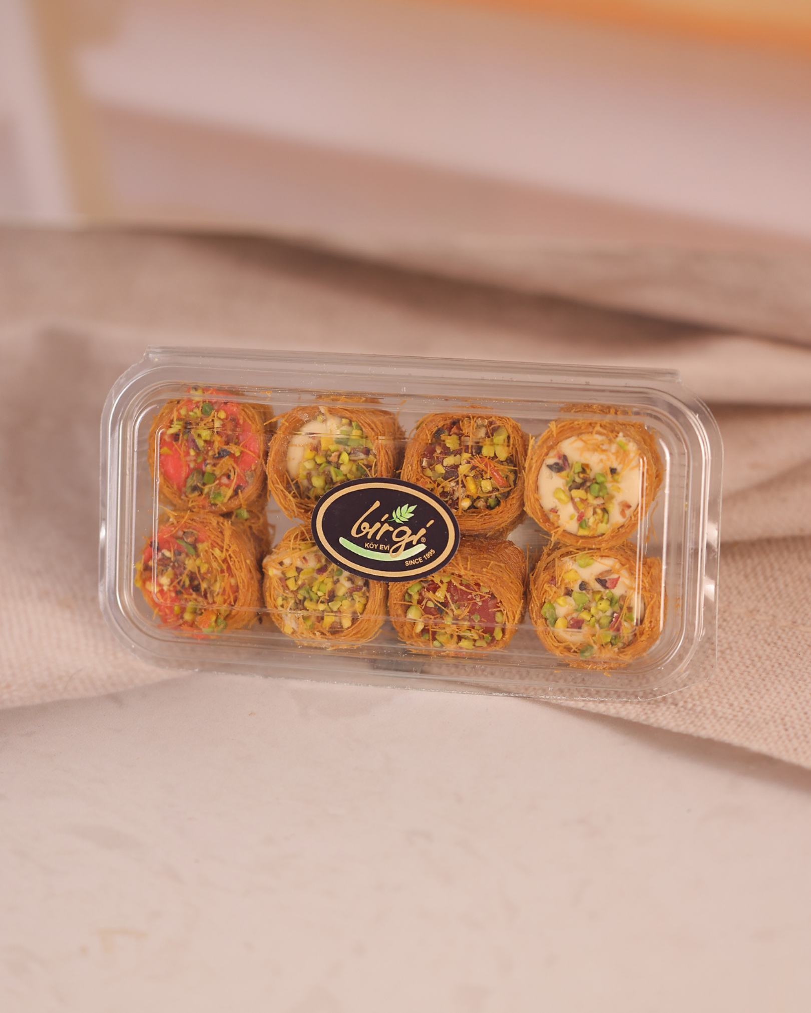 Birgi Köy EviLOKUMLARBirgi Köy Evi Çilekli, Vişneli ve Kaymaklı Karışık Bülbül Yuvası (250 gr)