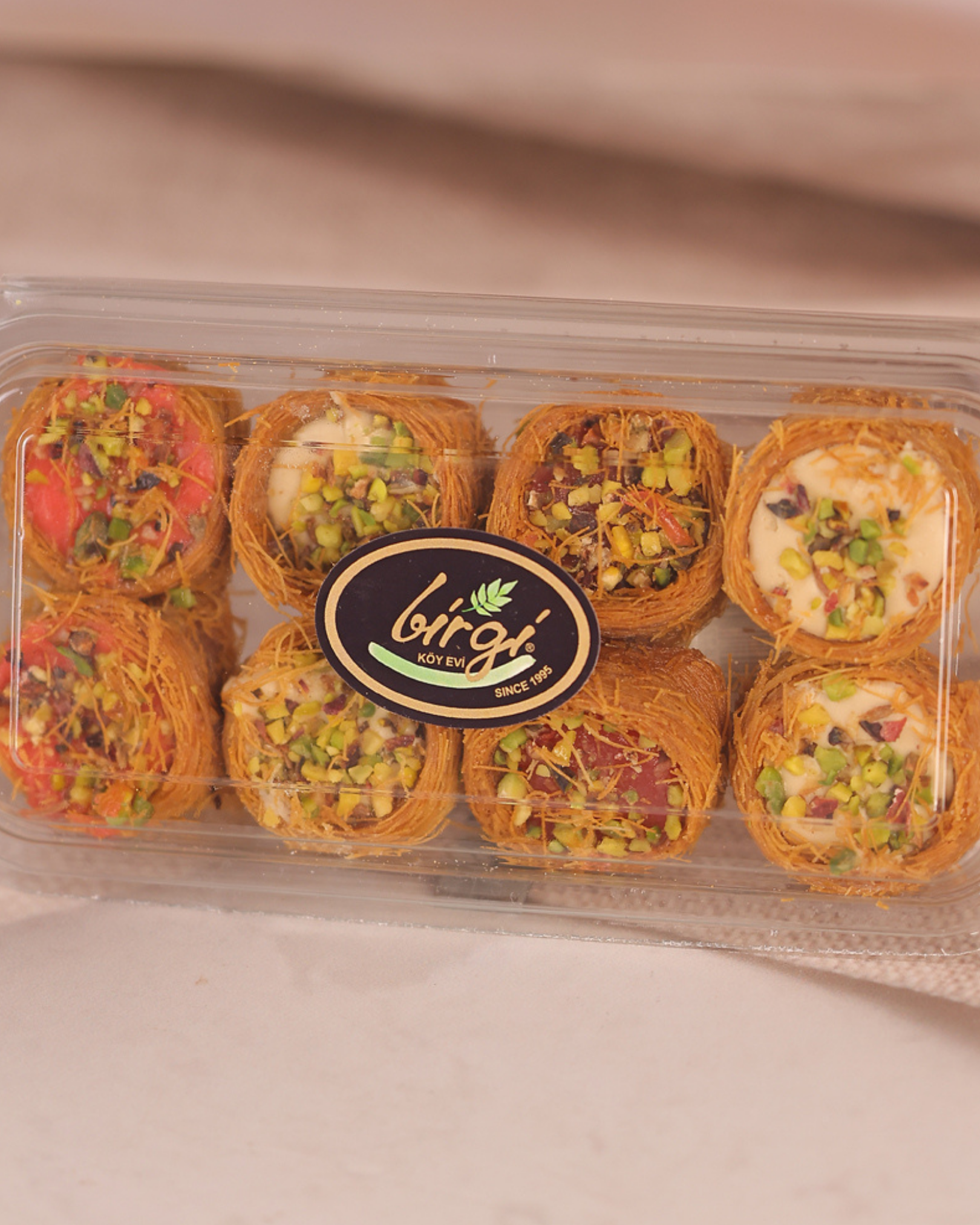 Birgi Köy EviLOKUMLARBirgi Köy Evi Çilekli, Vişneli ve Kaymaklı Karışık Bülbül Yuvası (250 gr)
