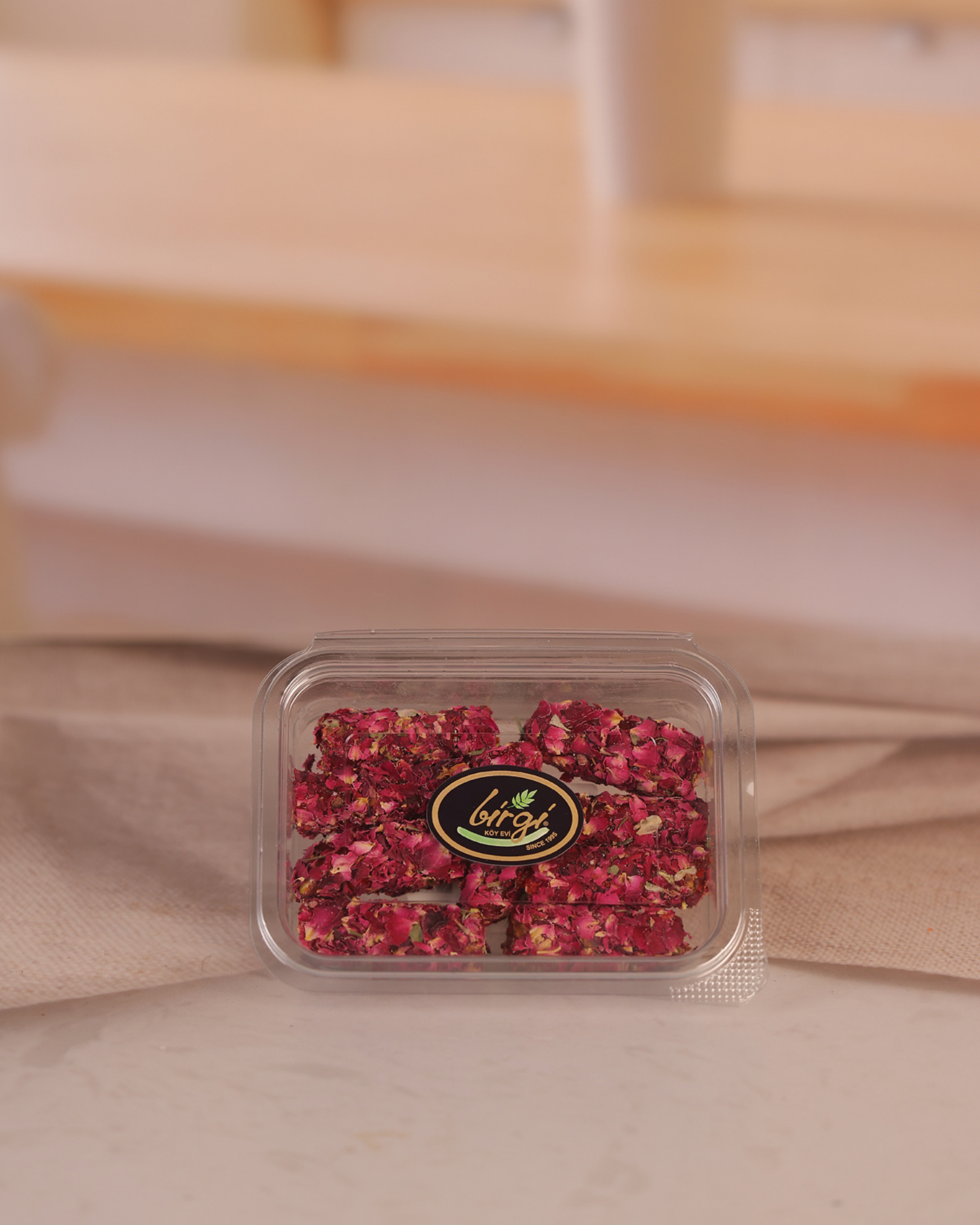 Birgi Köy EviLOKUMLARBirgi Köy Evi Gül Yapraklı ve Antep Fıstıklı Parmak Lokum (200 gr)