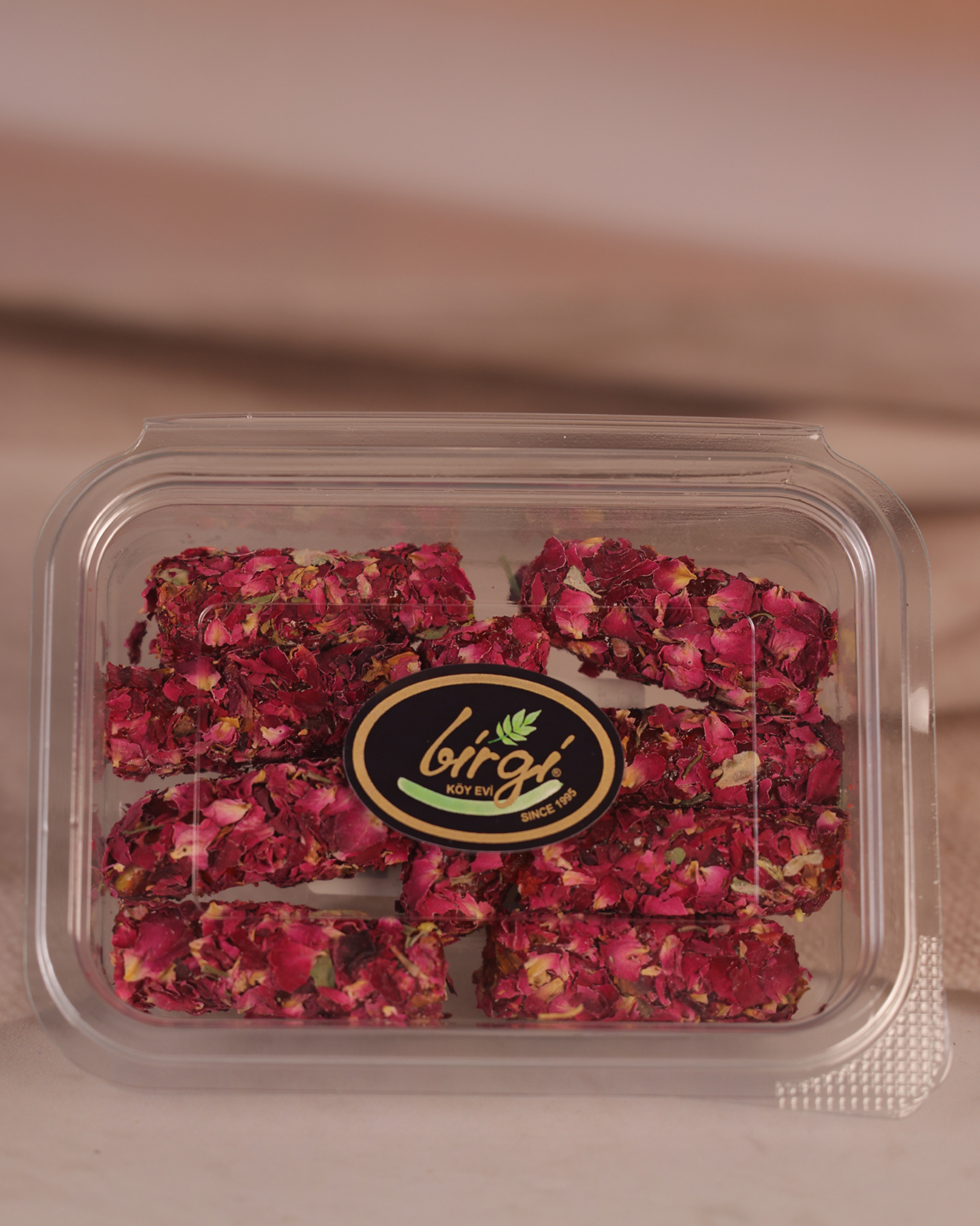 Birgi Köy EviLOKUMLARBirgi Köy Evi Gül Yapraklı ve Antep Fıstıklı Parmak Lokum (200 gr)