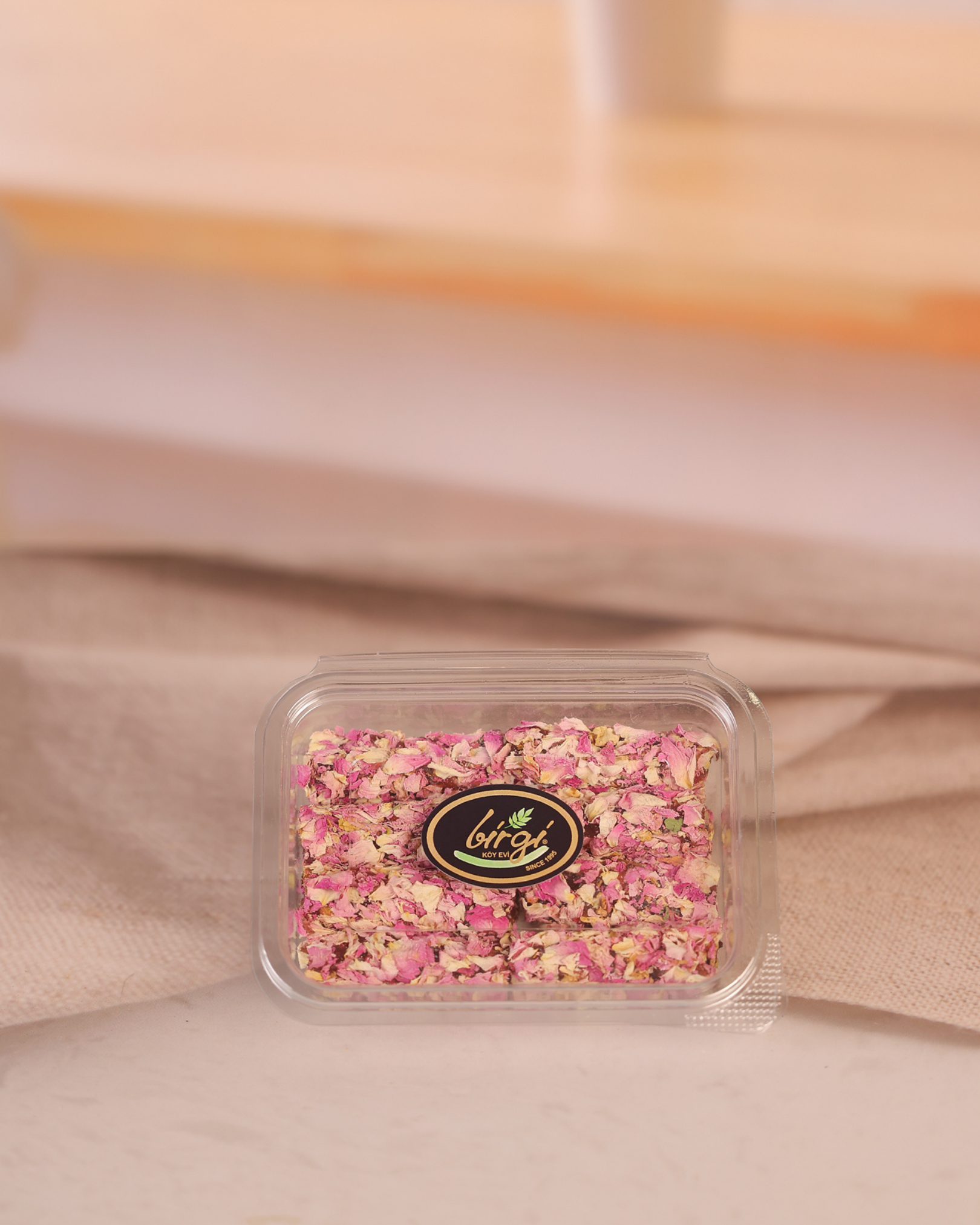 Birgi Köy EviLOKUMLARBirgi Köy Evi Pembe Gül Yapraklı ve Antep Fıstıklı Parmak Lokum (200 gr)