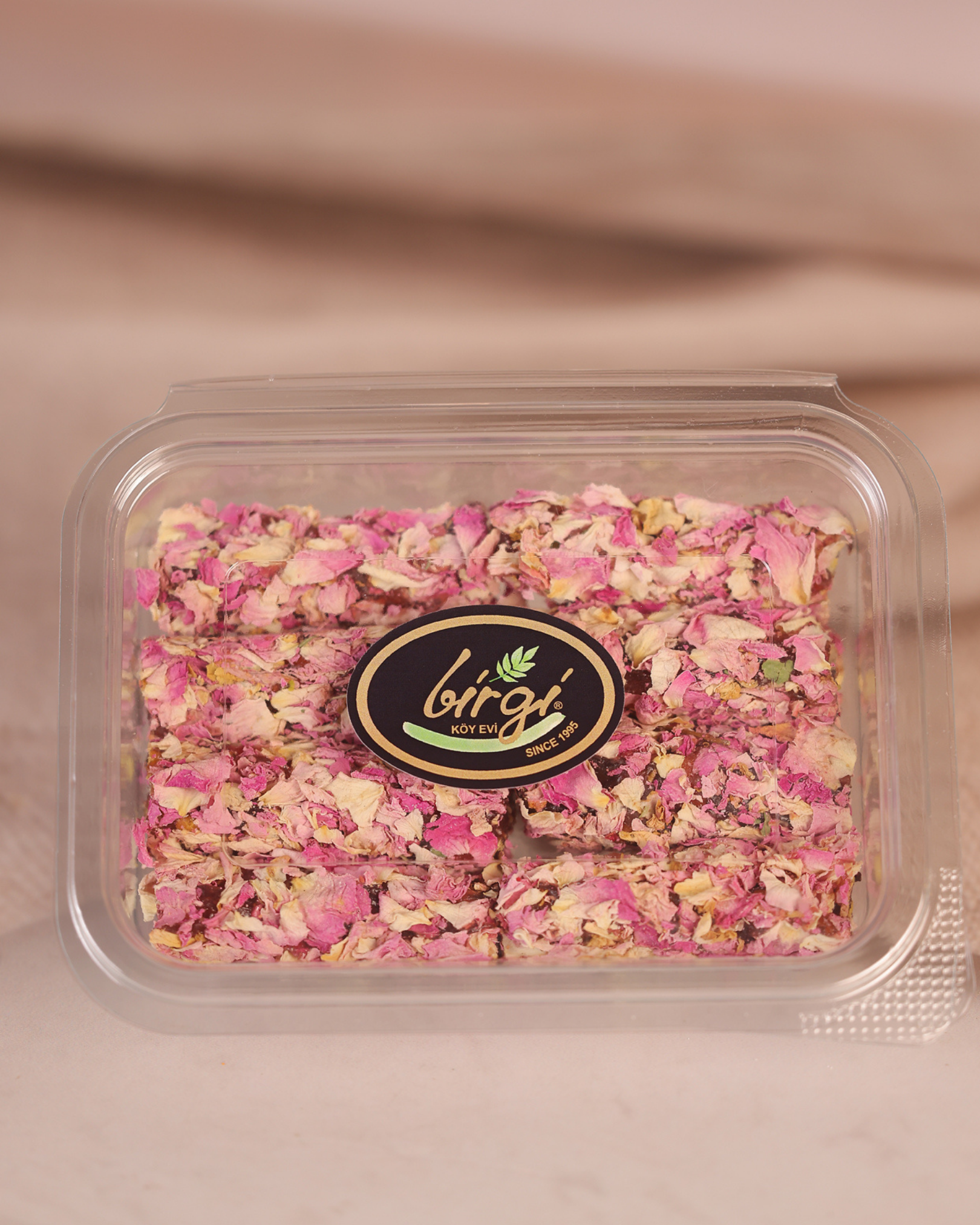 Birgi Köy EviLOKUMLARBirgi Köy Evi Pembe Gül Yapraklı ve Antep Fıstıklı Parmak Lokum (200 gr)