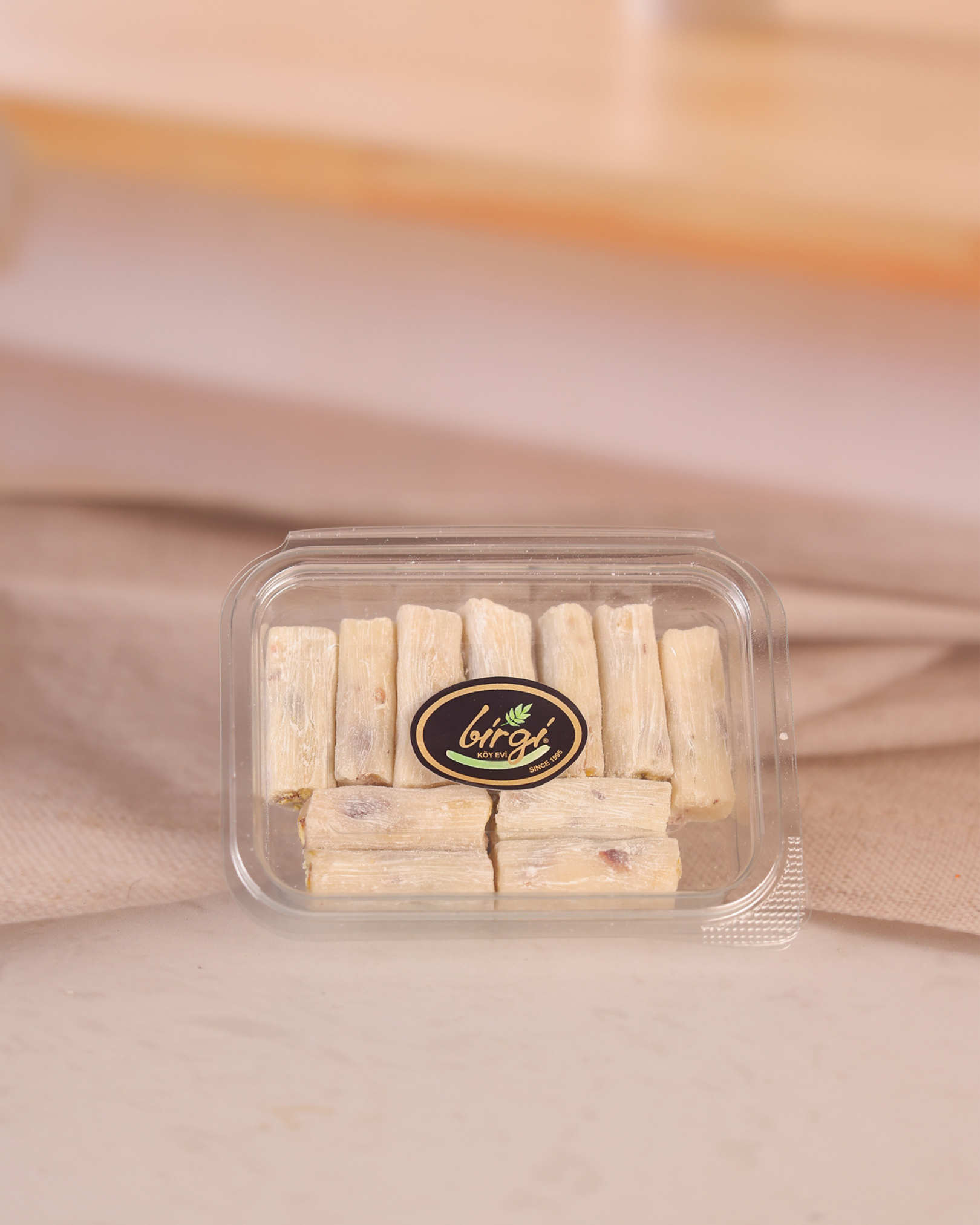 Birgi Köy EviLOKUMLARBirgi Köy Evi Sütlü ve Antep Fıstıklı Parmak Lokum (200 gr)