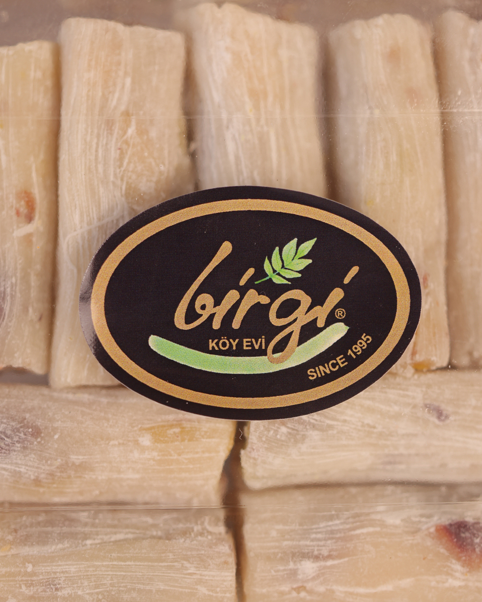 Birgi Köy EviLOKUMLARBirgi Köy Evi Sütlü ve Antep Fıstıklı Parmak Lokum (200 gr)