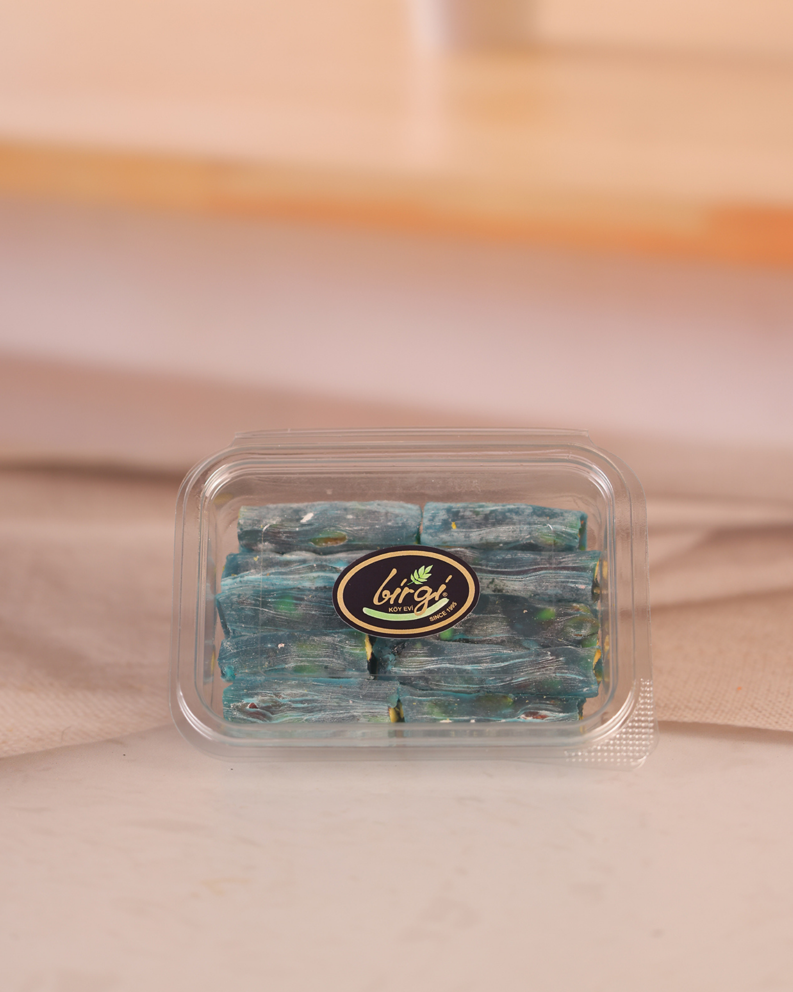 Birgi Köy EviLOKUMLARBirgi Köy Evi Yaban Mersinli ve Antep Fıstıklı Parmak Lokum (200 gr)