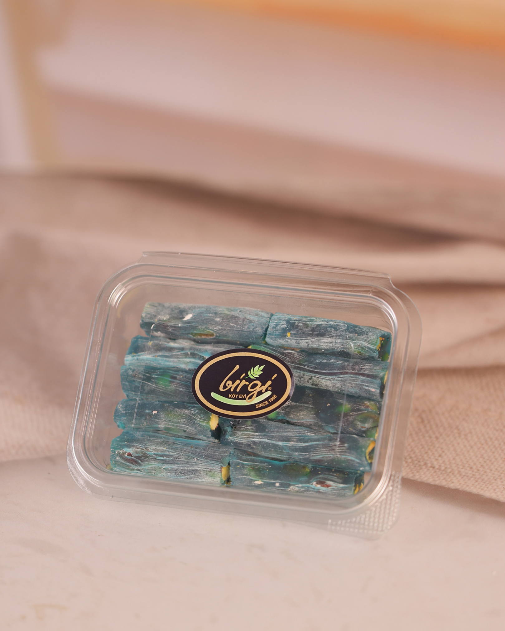 Birgi Köy EviLOKUMLARBirgi Köy Evi Yaban Mersinli ve Antep Fıstıklı Parmak Lokum (200 gr)