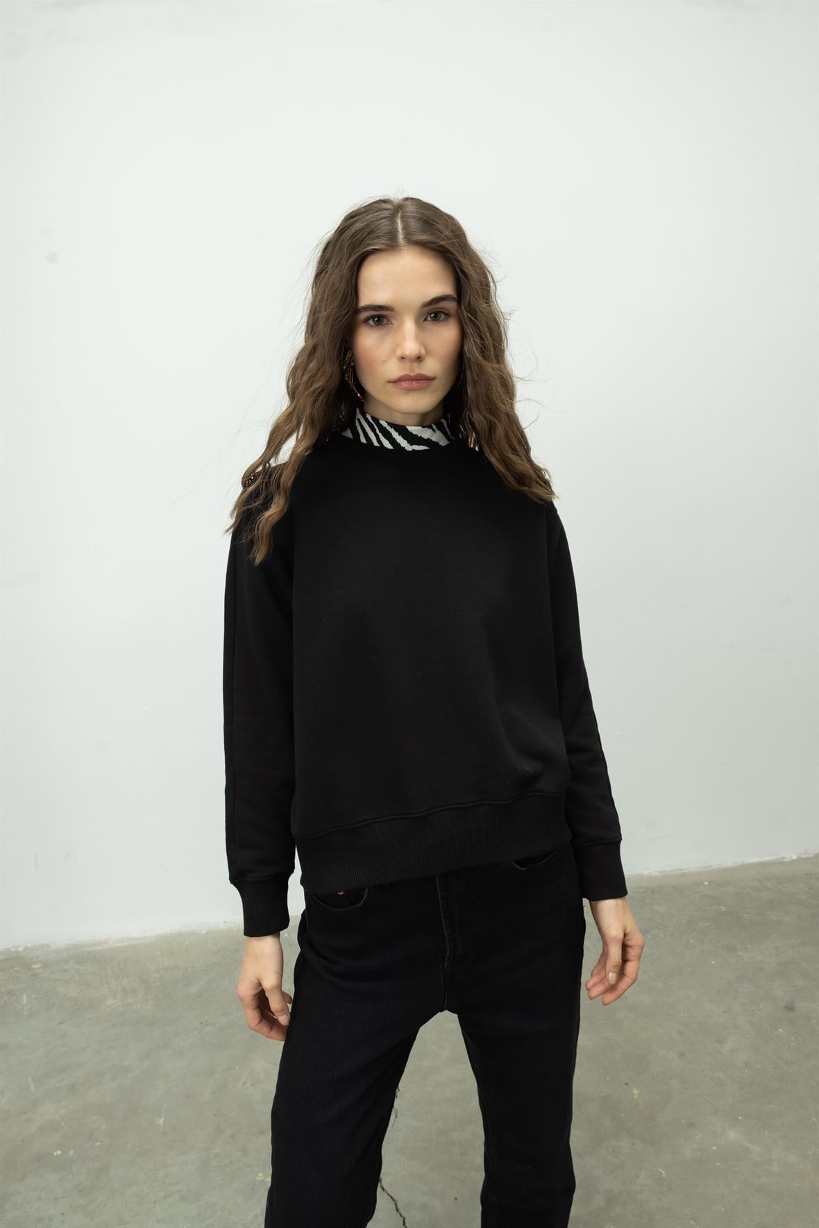Bisiklet Yaka Basic Sweatshirt