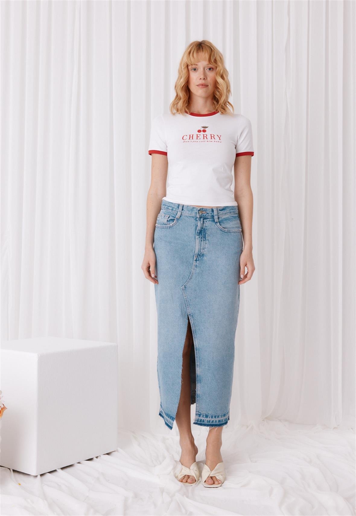 Kadın Beyaz Cherry Baskılı Kısa Kollu Crop T-Shirt